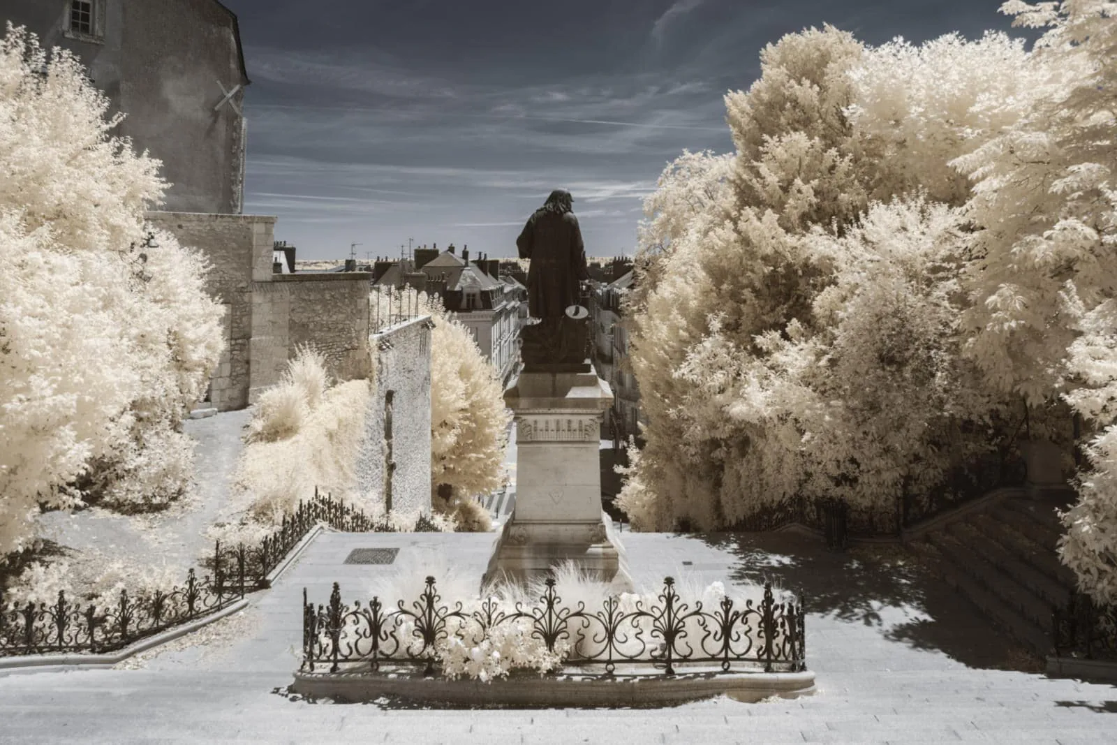 Ngắm nhìn bộ ảnh những cung điện thần tiên tại Loire Valley với kính lọc hồng ngoại