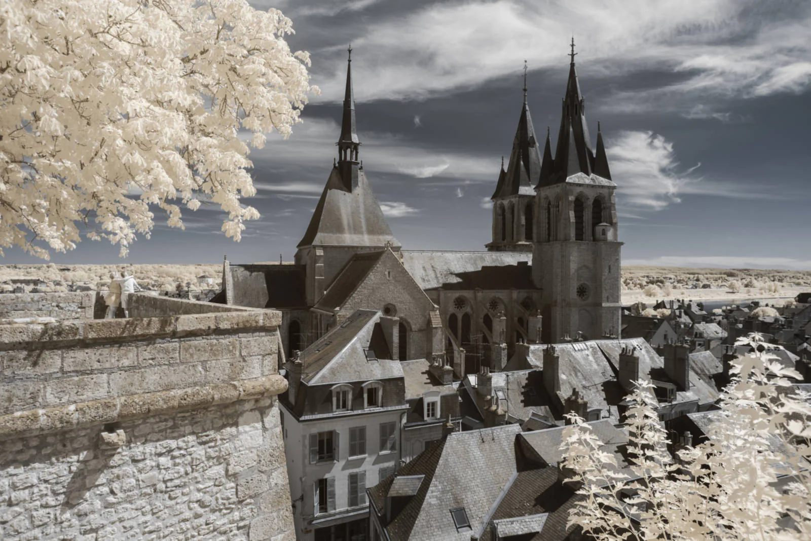 Ngắm nhìn bộ ảnh những cung điện thần tiên tại Loire Valley với kính lọc hồng ngoại