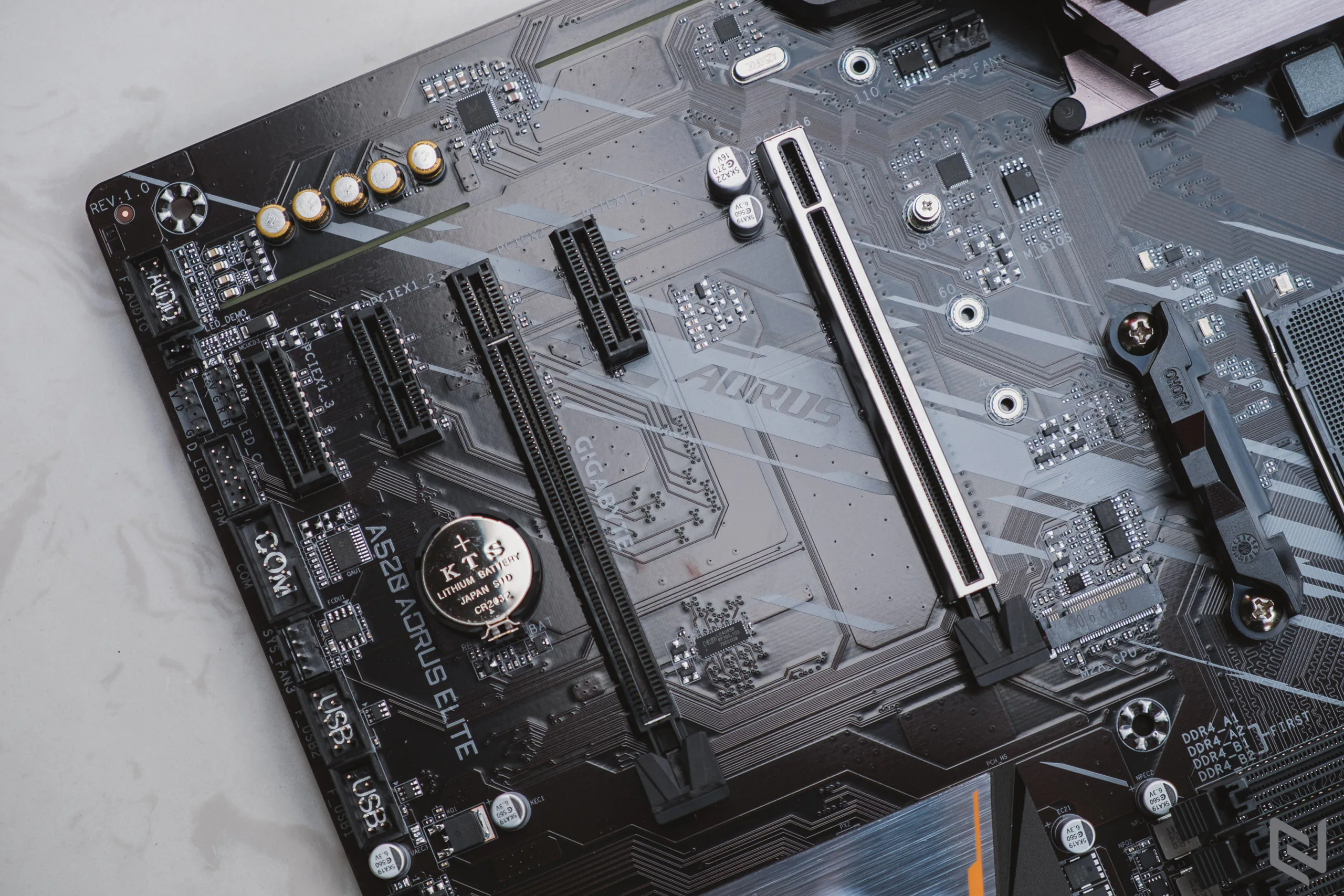 Trên tay bo mạch chủ Gigabyte A520 AORUS Elite: Hỗ trợ AMD Ryzen 3, đáp ứng mọi nhu cầu văn phòng của người dùng
