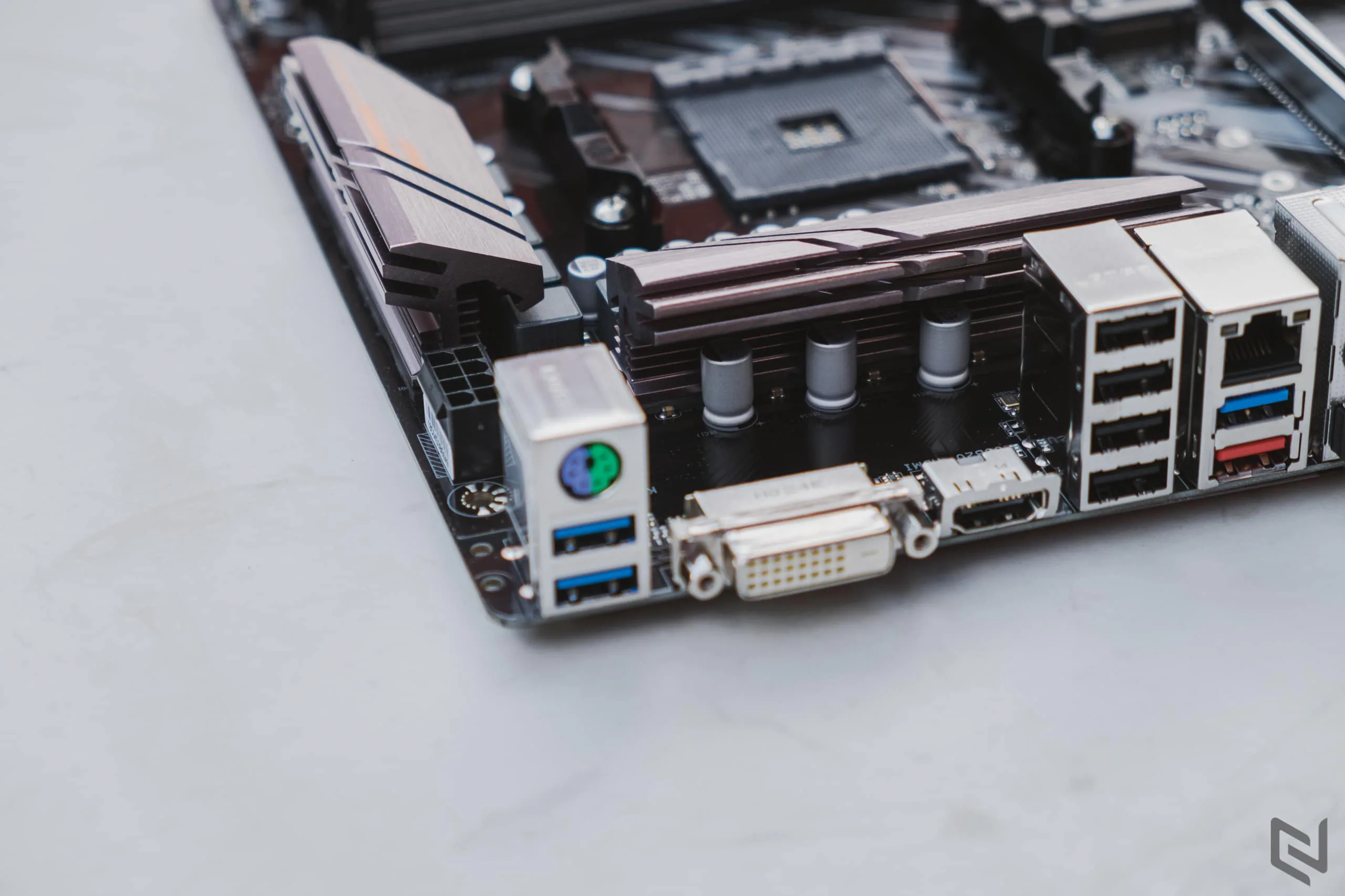 Trên tay bo mạch chủ Gigabyte A520 AORUS Elite: Hỗ trợ AMD Ryzen 3, đáp ứng mọi nhu cầu văn phòng của người dùng