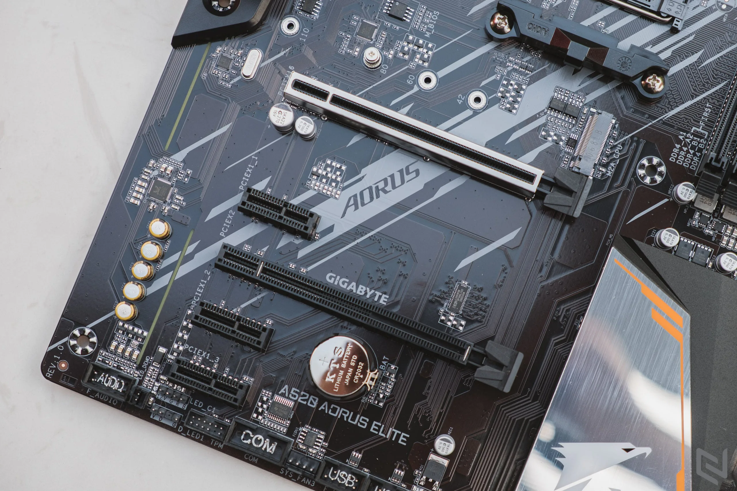 Trên tay bo mạch chủ Gigabyte A520 AORUS Elite: Hỗ trợ AMD Ryzen 3, đáp ứng mọi nhu cầu văn phòng của người dùng