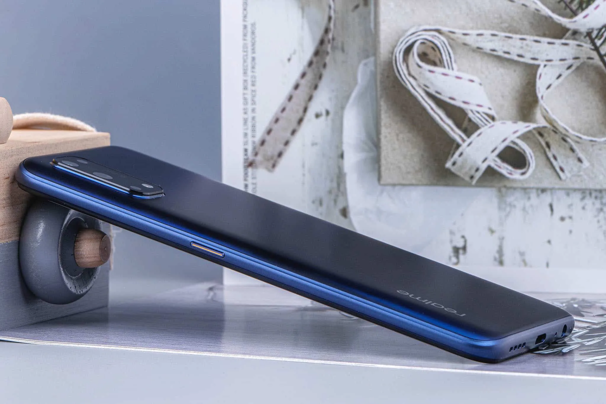 Mở hộp Realme 7 Pro: 4 camera, sạc siêu nhanh SuperDart Charge 65W ấn tượng