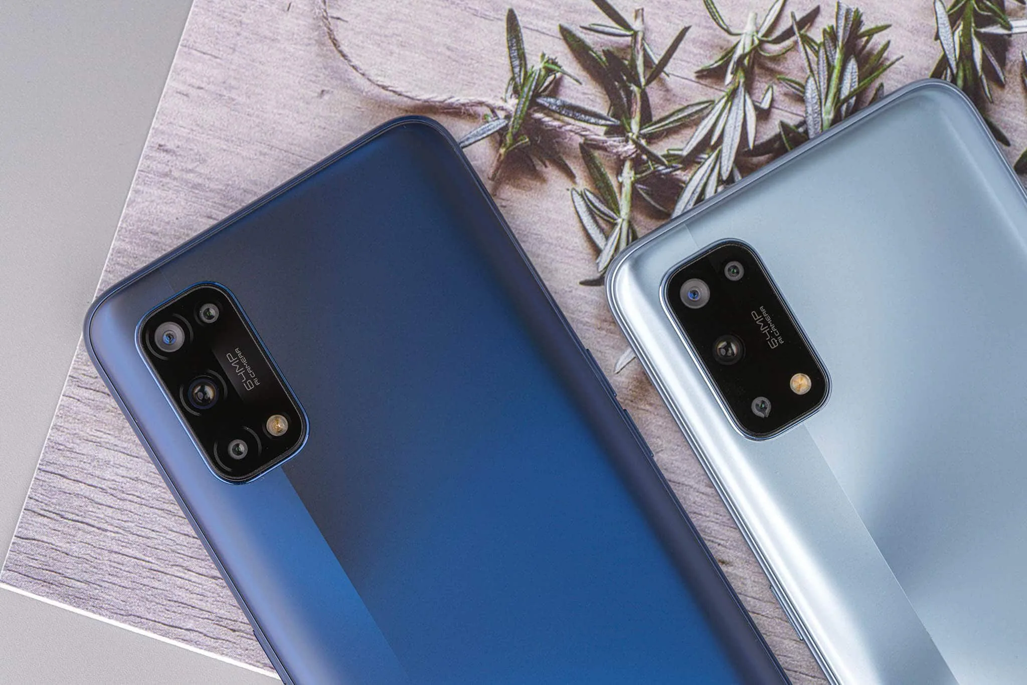 Mở hộp Realme 7 Pro: 4 camera, sạc siêu nhanh SuperDart Charge 65W ấn tượng