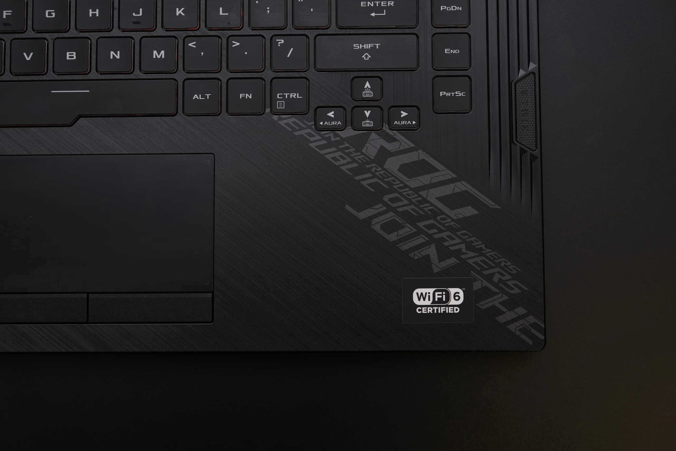 Trên tay ASUS ROG Strix 15: Màn hình 144Hz, dễ nâng cấp và thiết kế "xịn" hơn