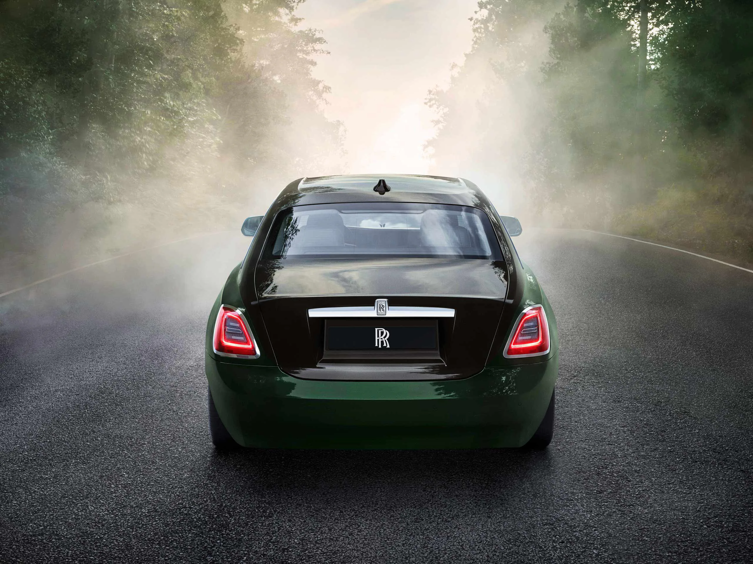 Rolls-Royce Ghost Extended ra mắt với nâng cấp nội thất rộng hơn