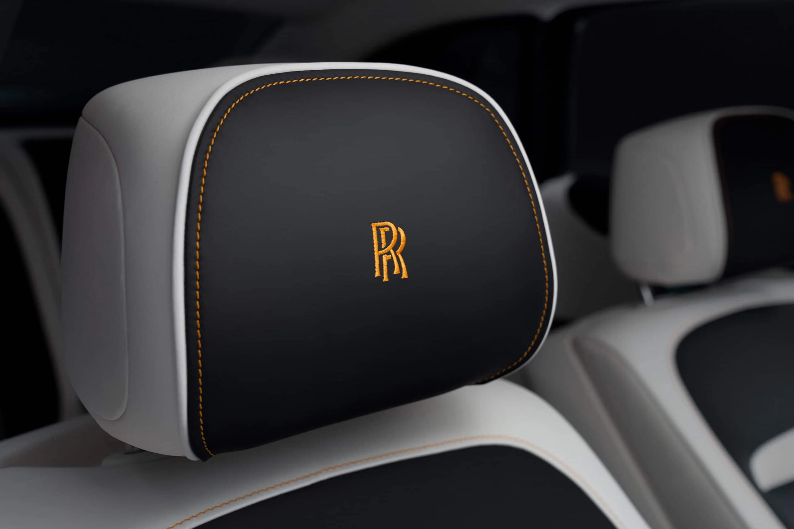 Rolls-Royce Ghost Extended ra mắt với nâng cấp nội thất rộng hơn