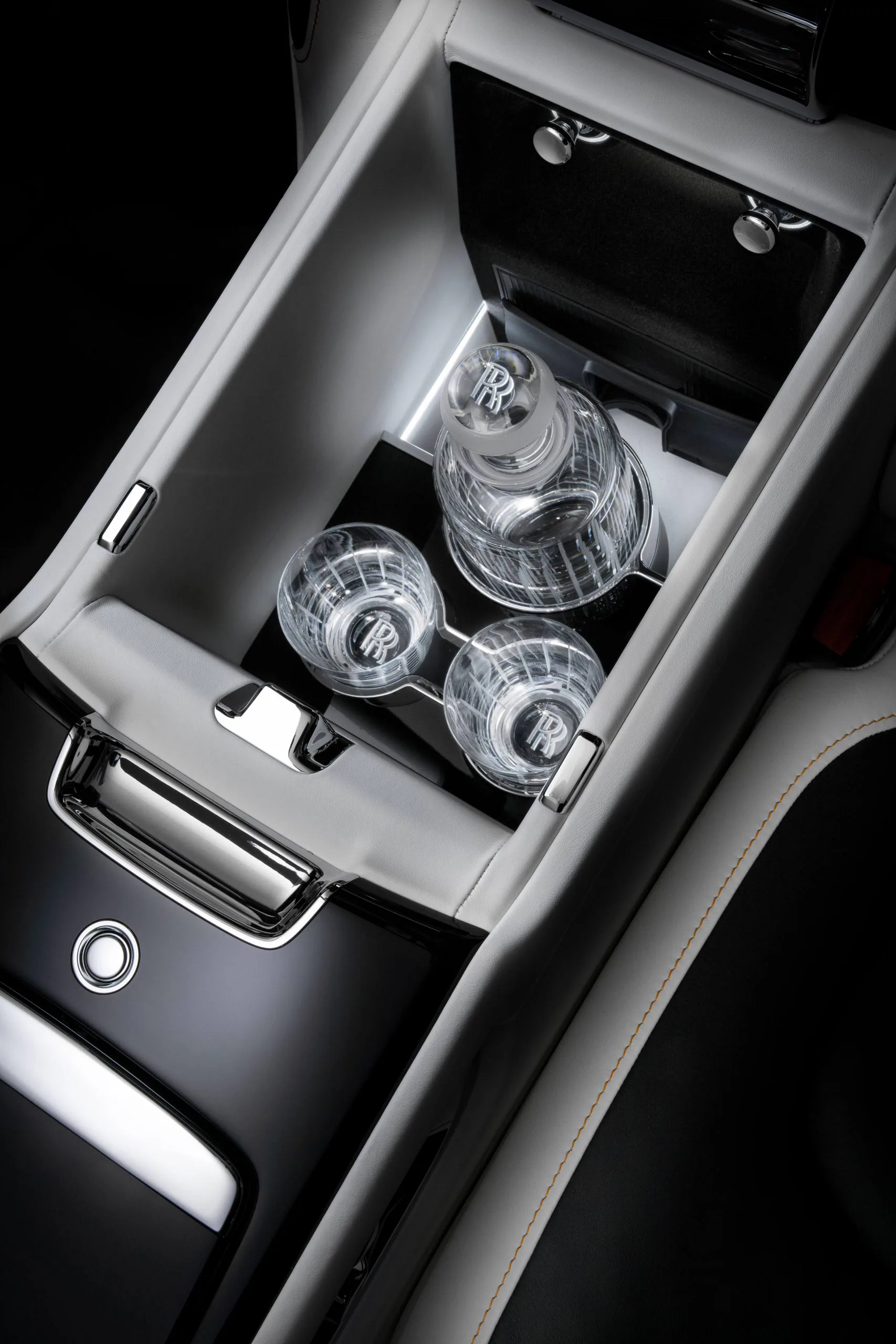 Rolls-Royce Ghost Extended ra mắt với nâng cấp nội thất rộng hơn