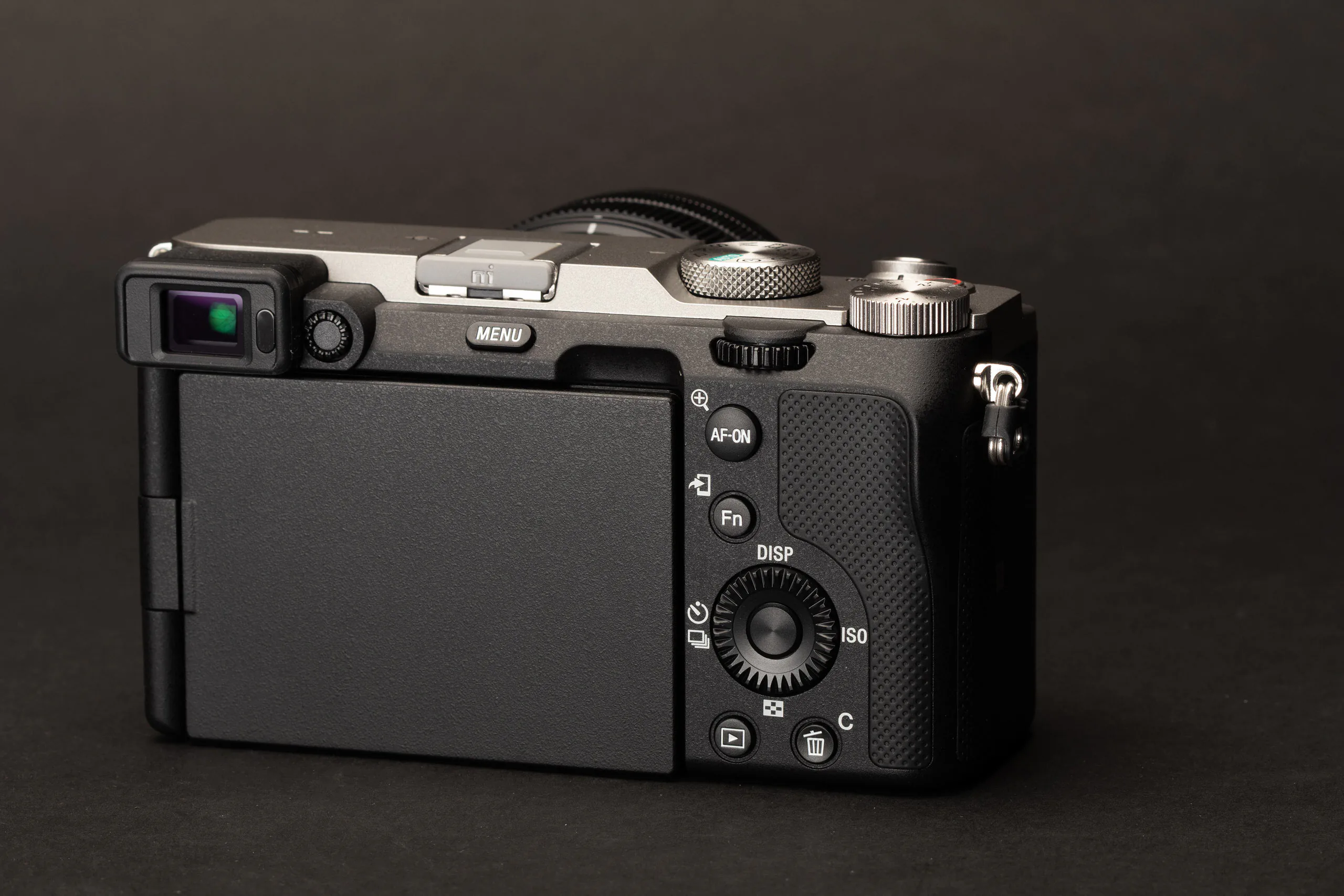 So sánh Sony a7C cùng với các máy ảnh Sony a6600, Sony a7 III và Panasonic S5