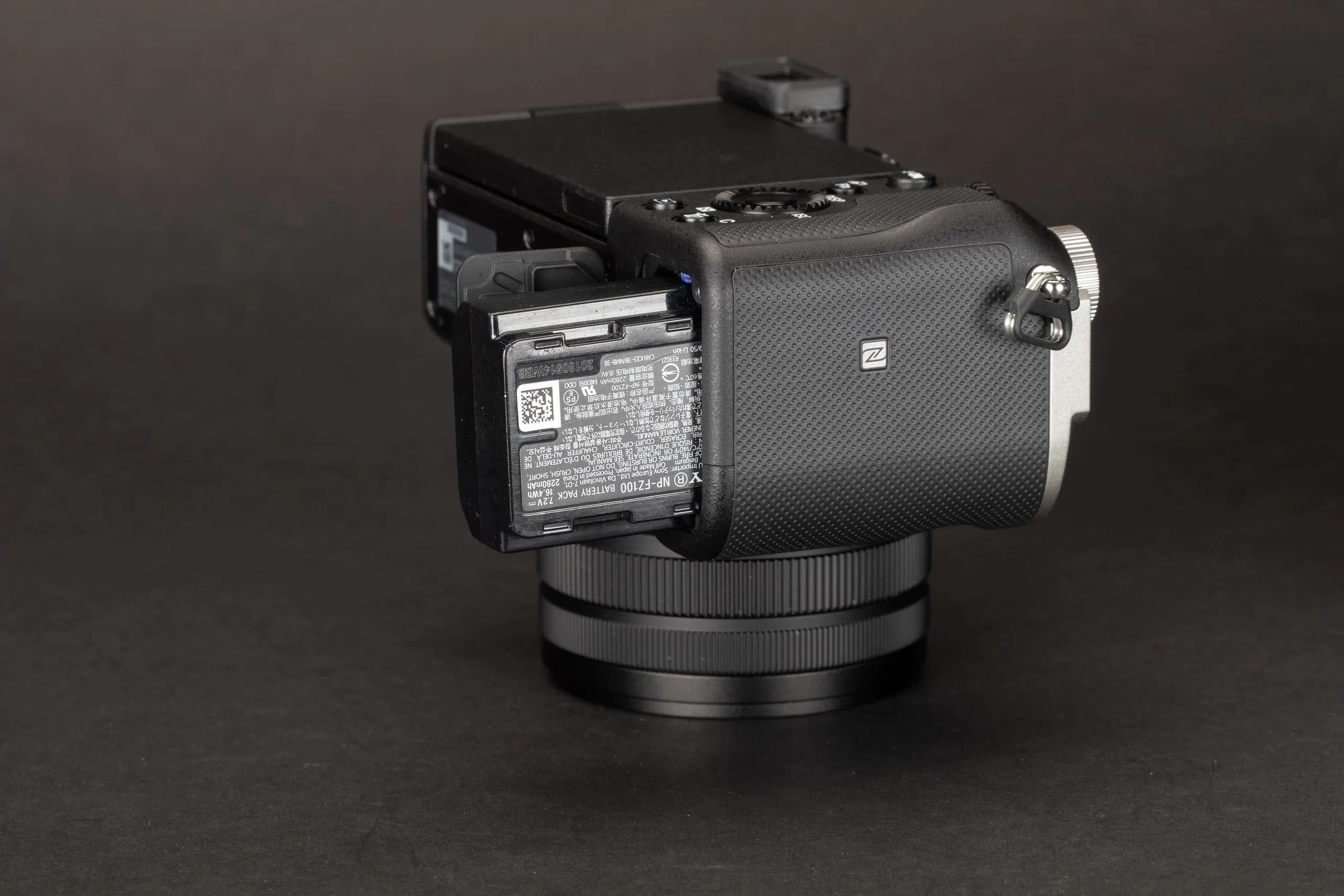 Sony a7C ra mắt: Máy ảnh full frame cho người di chuyển vội, cảm biến 24MP, thiết kế giống dòng A6xxx
