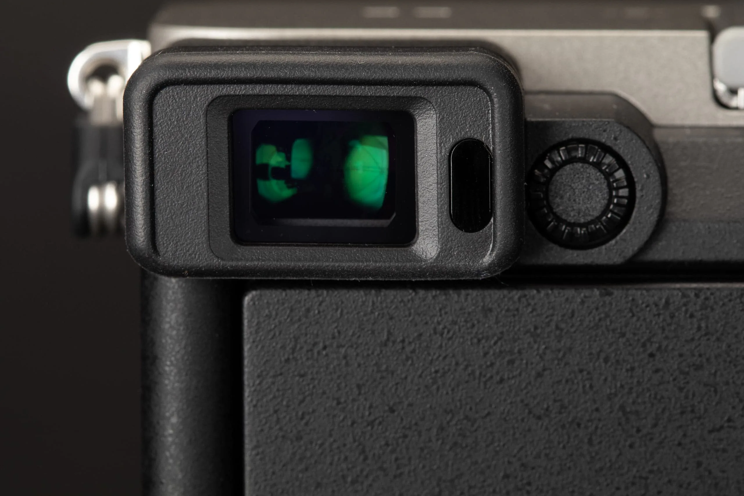 Sony a7C ra mắt: Máy ảnh full frame cho người di chuyển vội, cảm biến 24MP, thiết kế giống dòng A6xxx