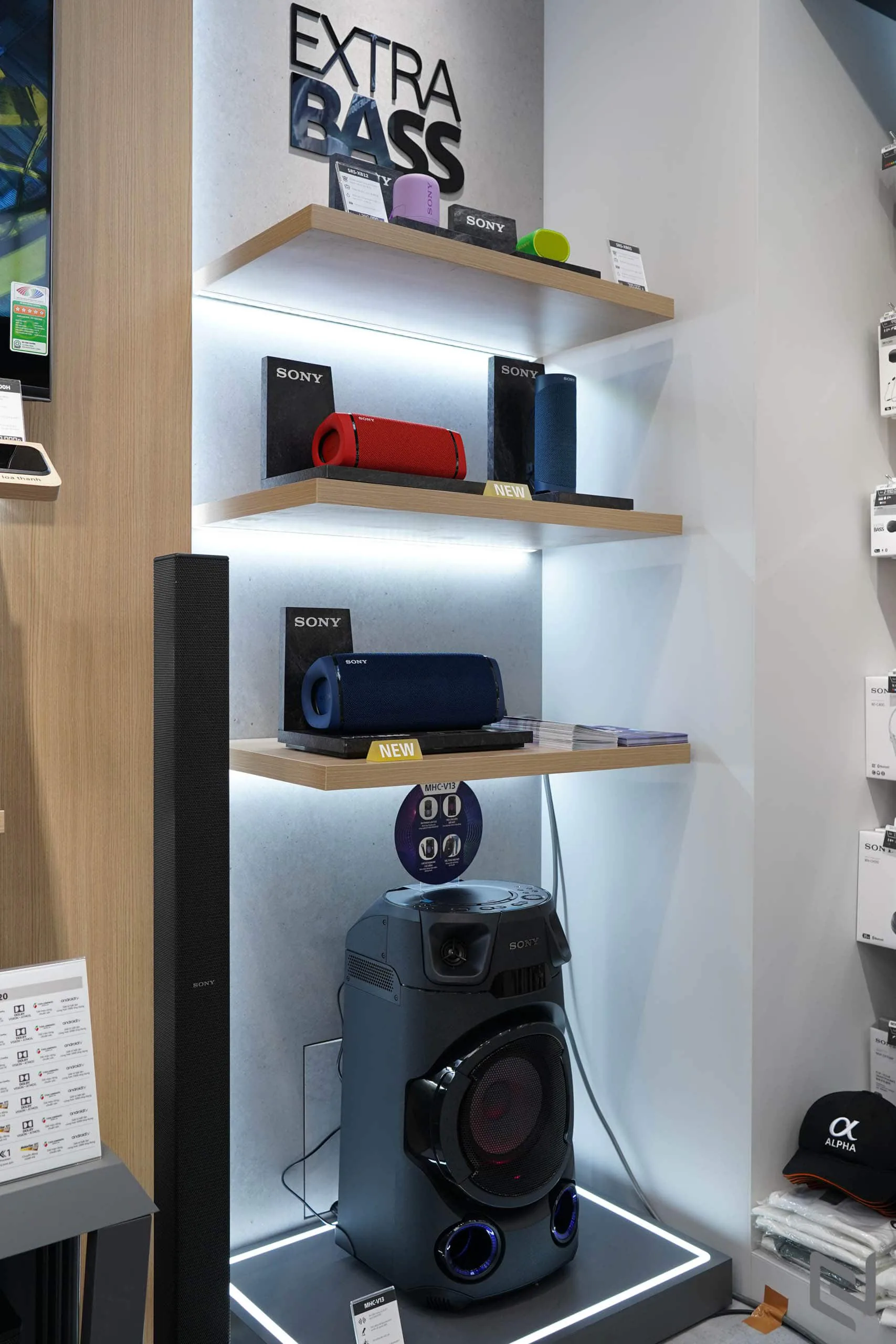 Mua sắm và trải nghiệm công nghệ hình ảnh, âm thanh đỉnh cao tại Sony Center Crescent Mall