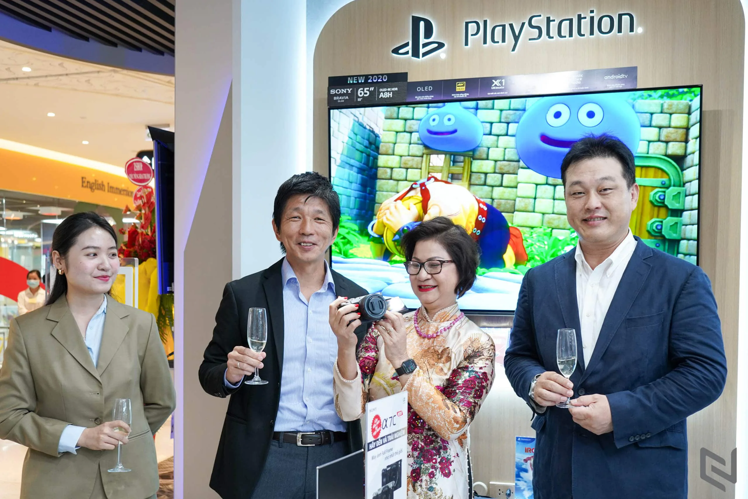 Mua sắm và trải nghiệm công nghệ hình ảnh, âm thanh đỉnh cao tại Sony Center Crescent Mall