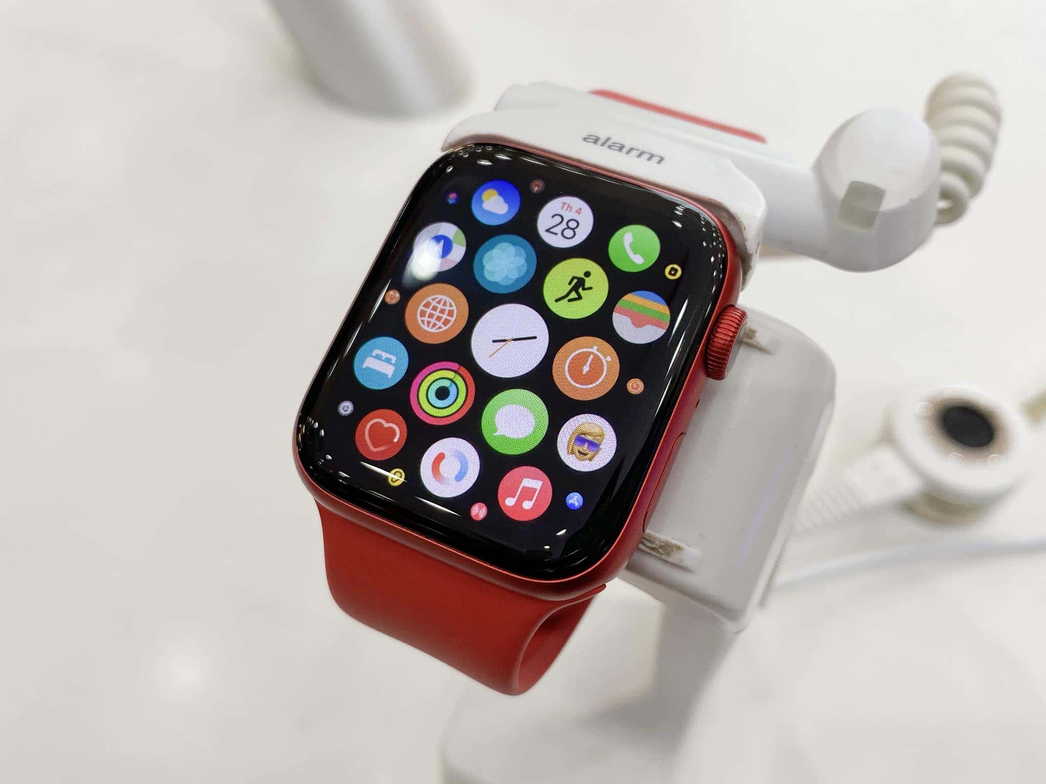 ‘Cháy hàng’ hơn 500 chiếc Apple Watch Series 6 và SE chính hãng trong 30 phút mở bán tại FPT Shop