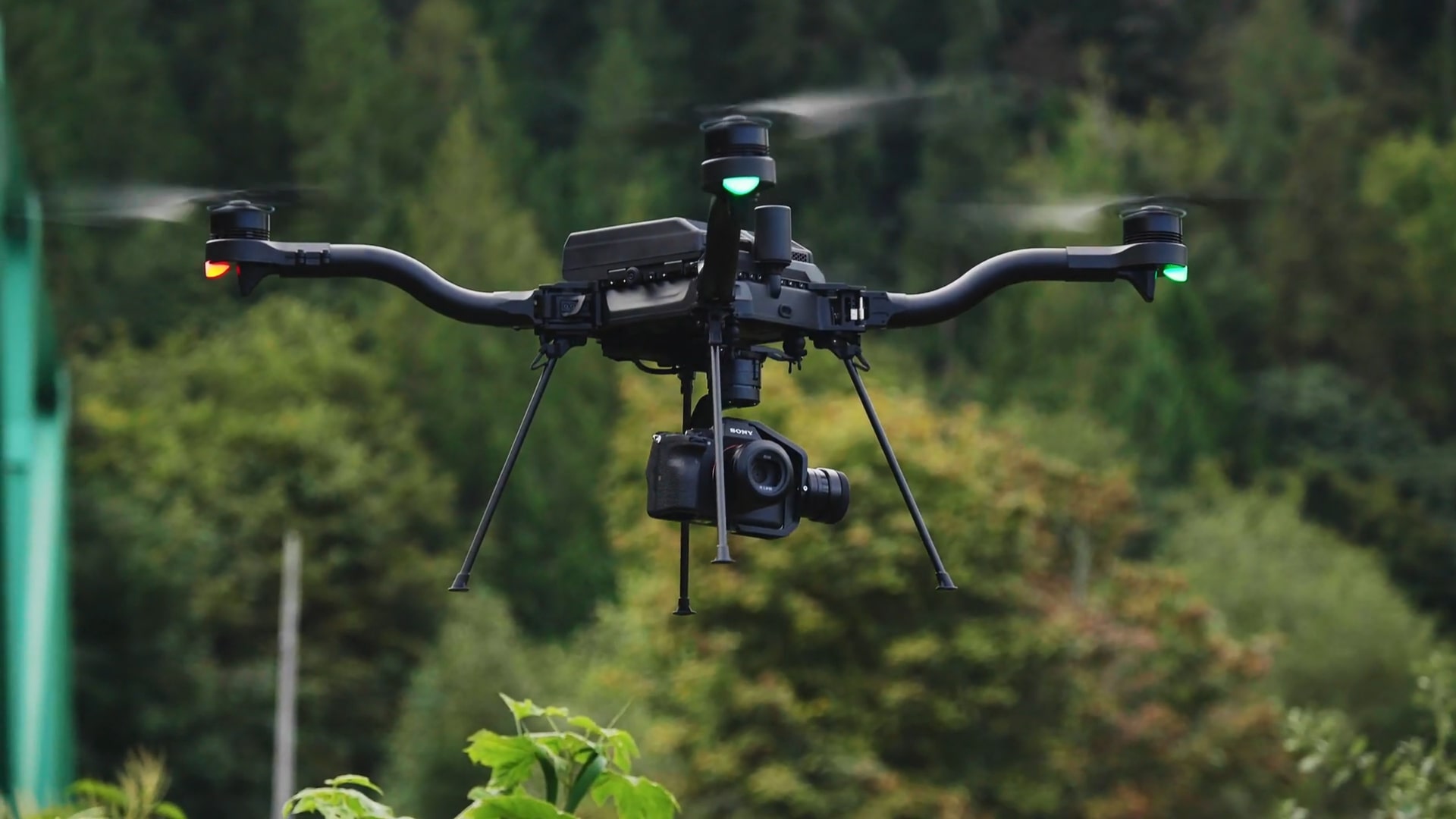 Freely Systems giới thiệu drone Astro 4 cánh quạt có khả năng tải lên đến gần 1kg
