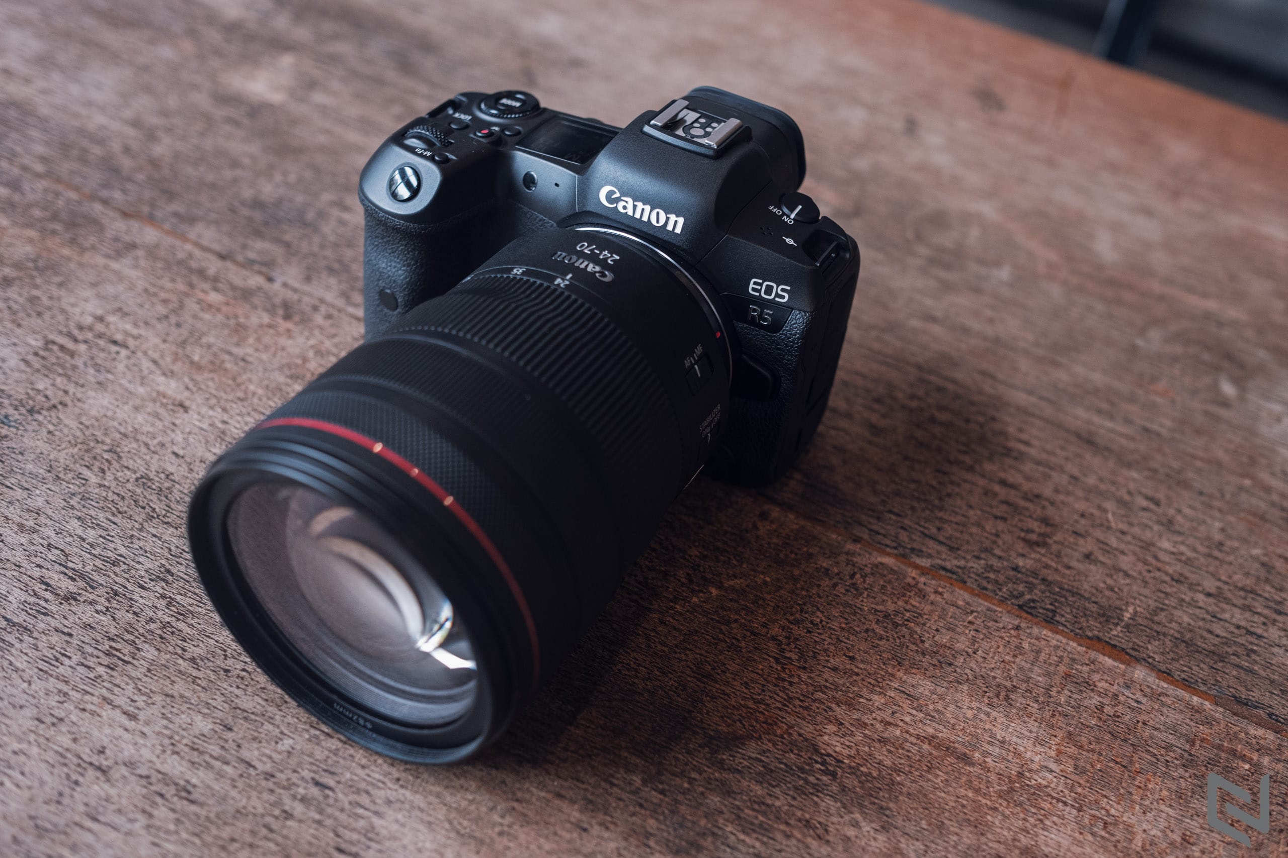 Canon kỉ niệm 35 năm ra mắt hệ thống EOS