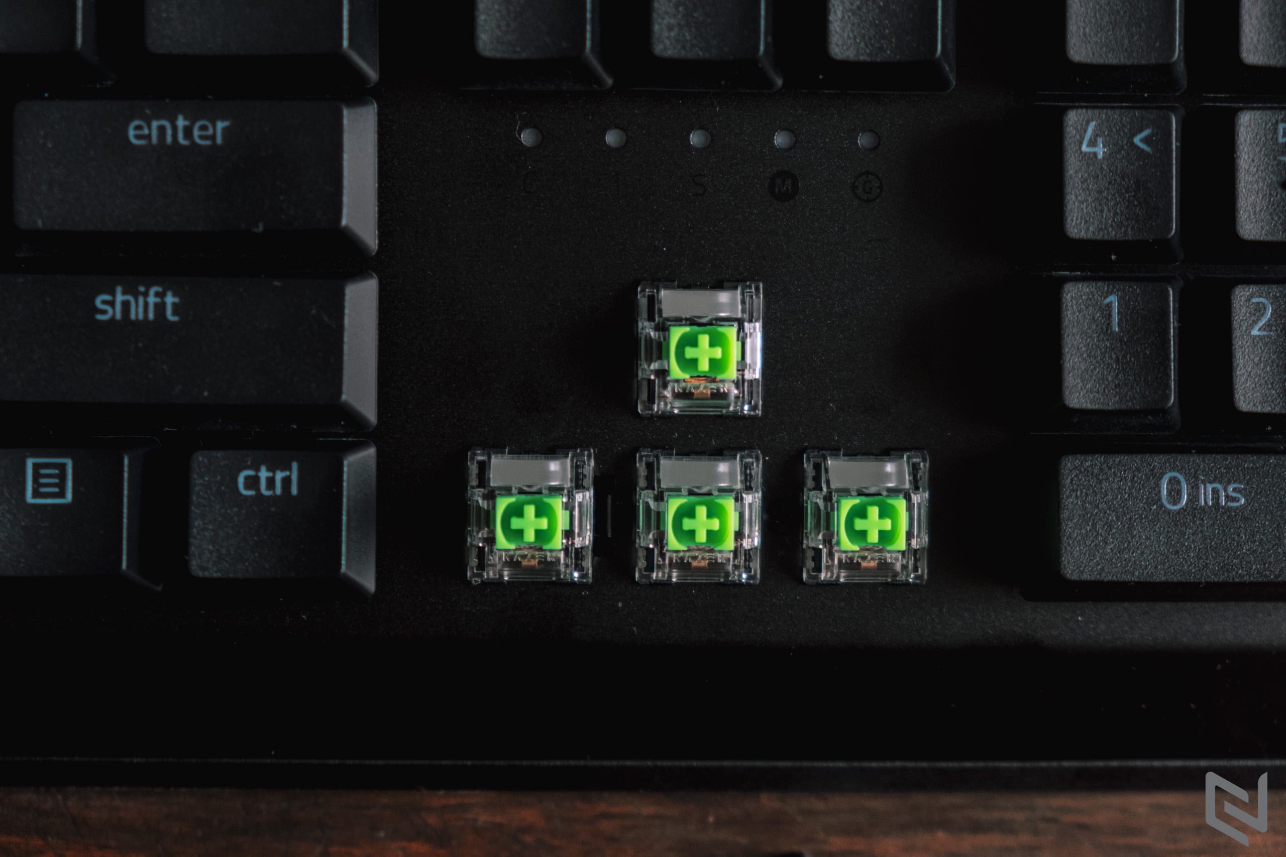 Trên tay Razer BlackWidow V3, vỏ switch trong suốt mới mang đến hiệu ứng ánh sáng rực rỡ hơn