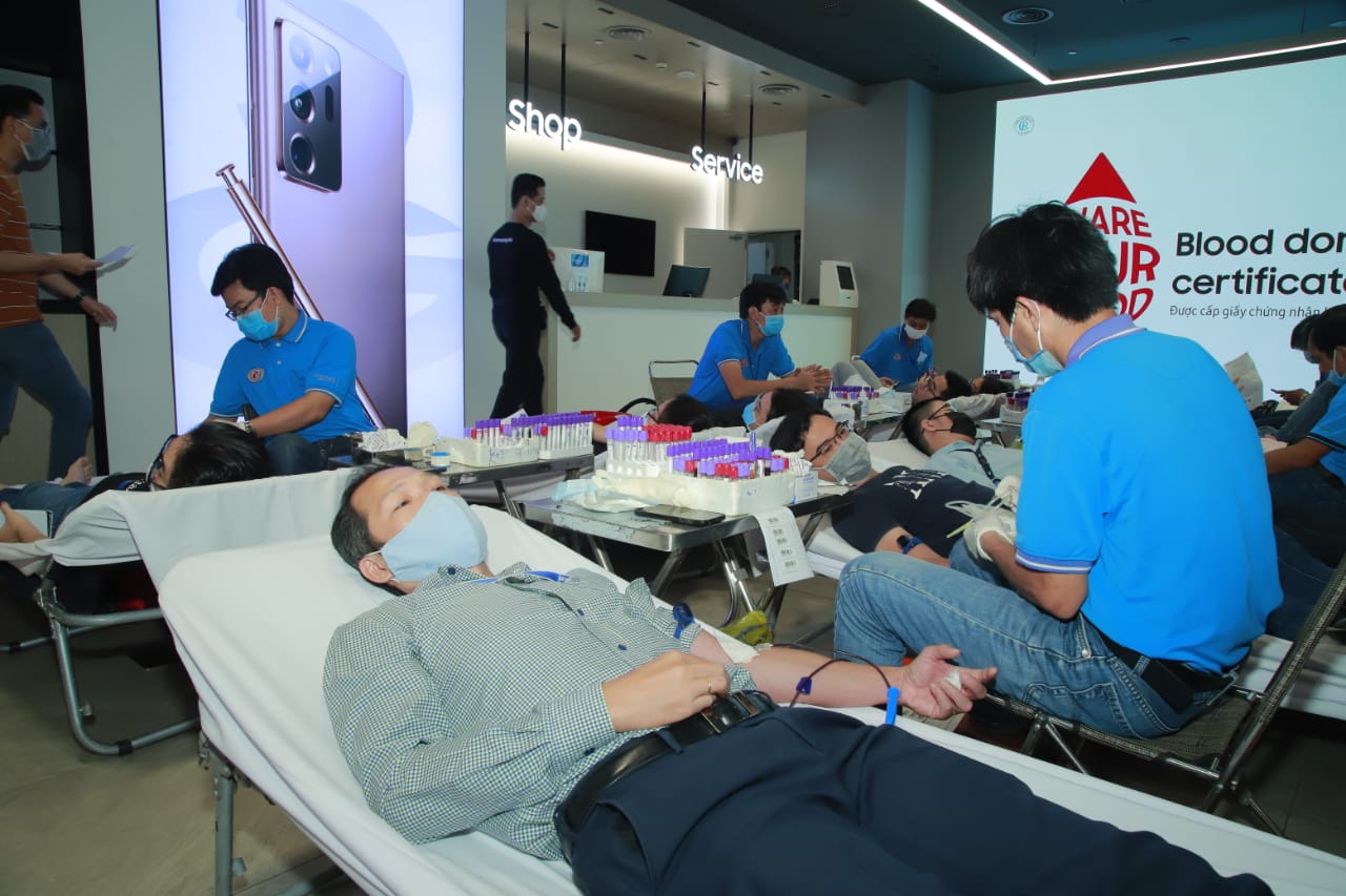 Samsung Vina và Roche Việt Nam đồng hành tổ chức chương trình “Hiến máu, cứu người”