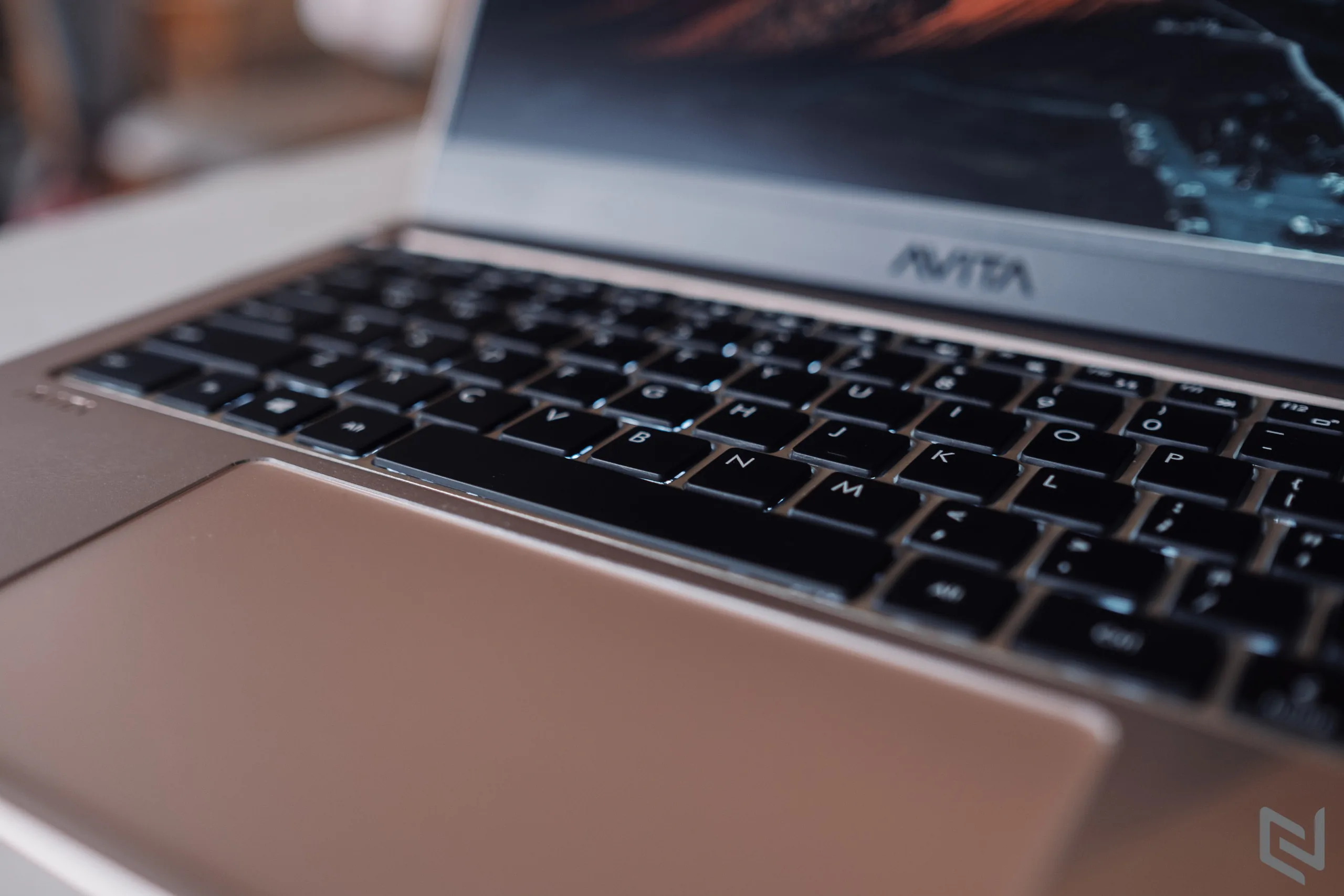 Trên tay laptop Avita Liber V14