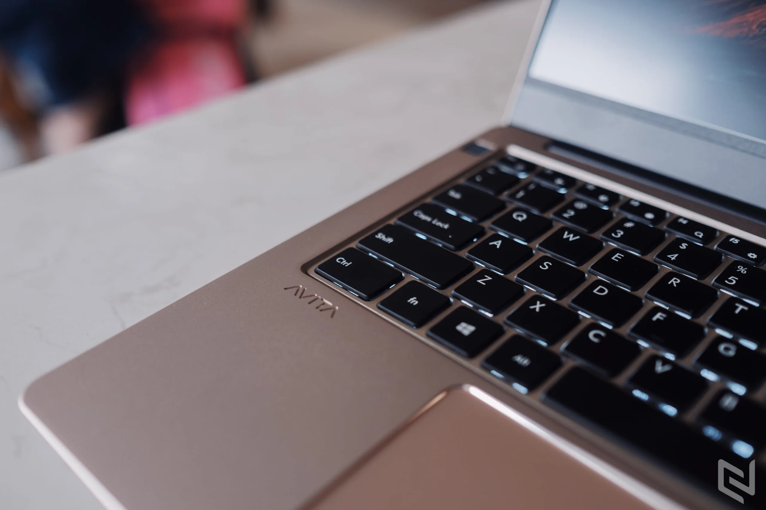 Trên tay laptop Avita Liber V14