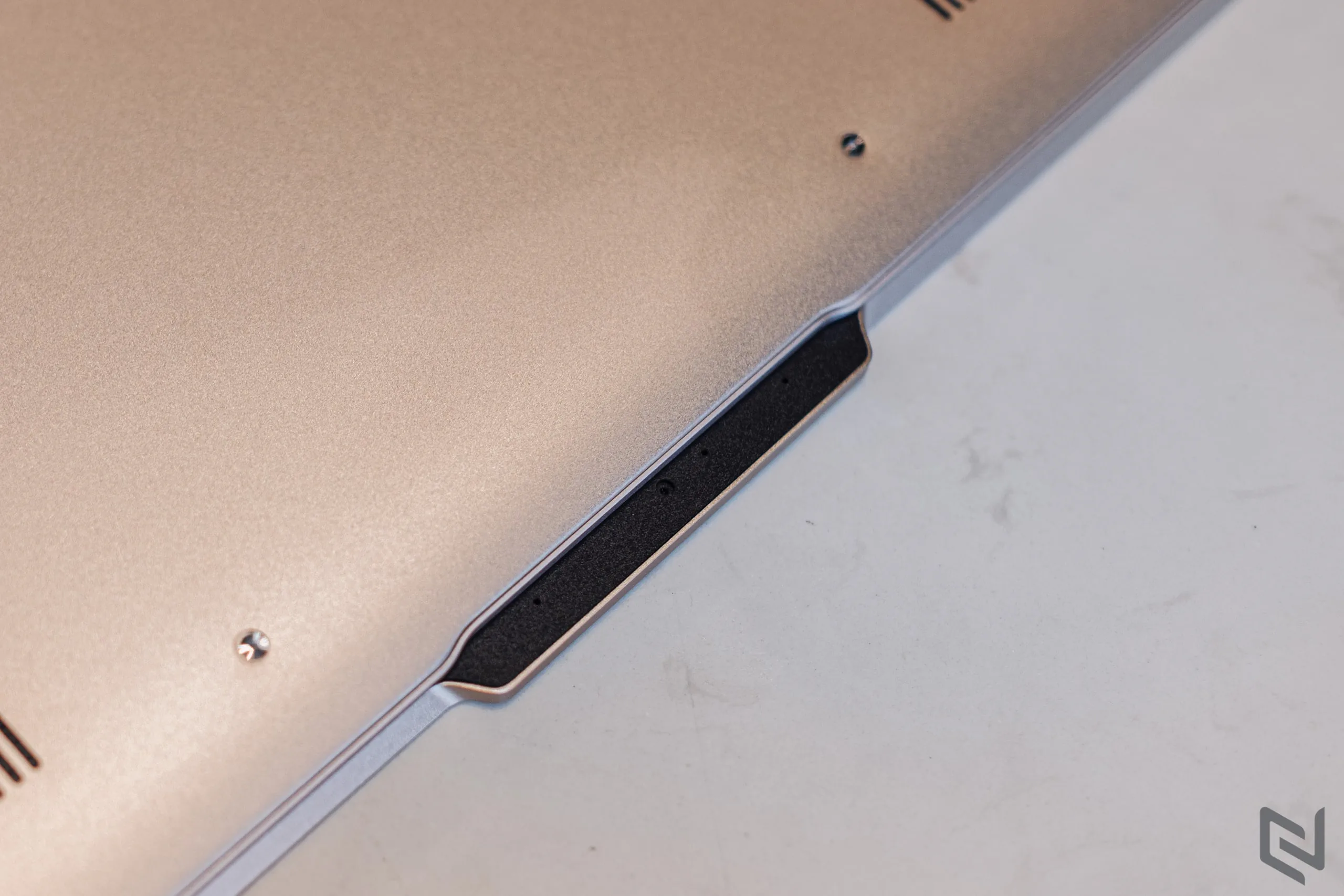 Trên tay laptop Avita Liber V14