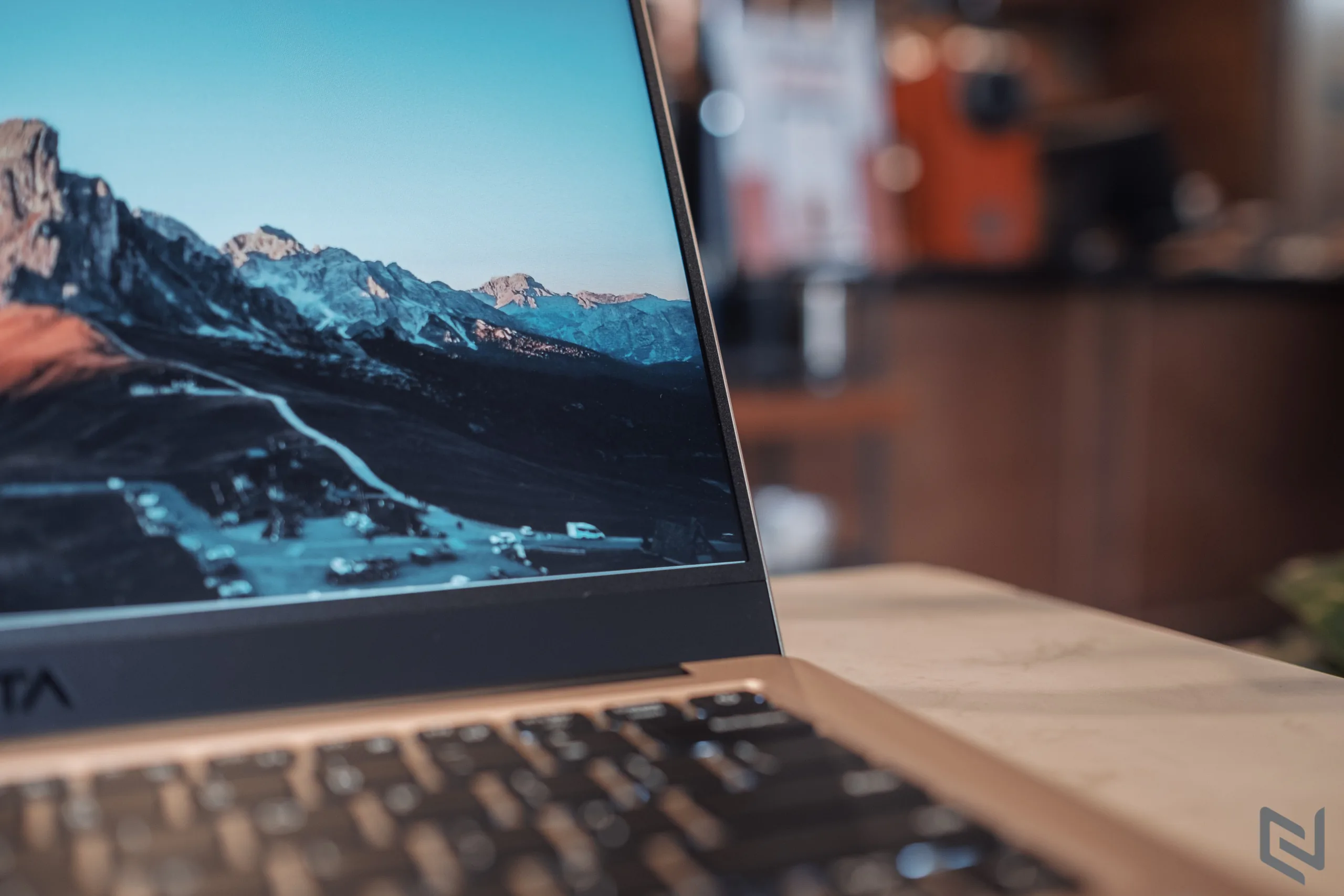 Trên tay laptop Avita Liber V14
