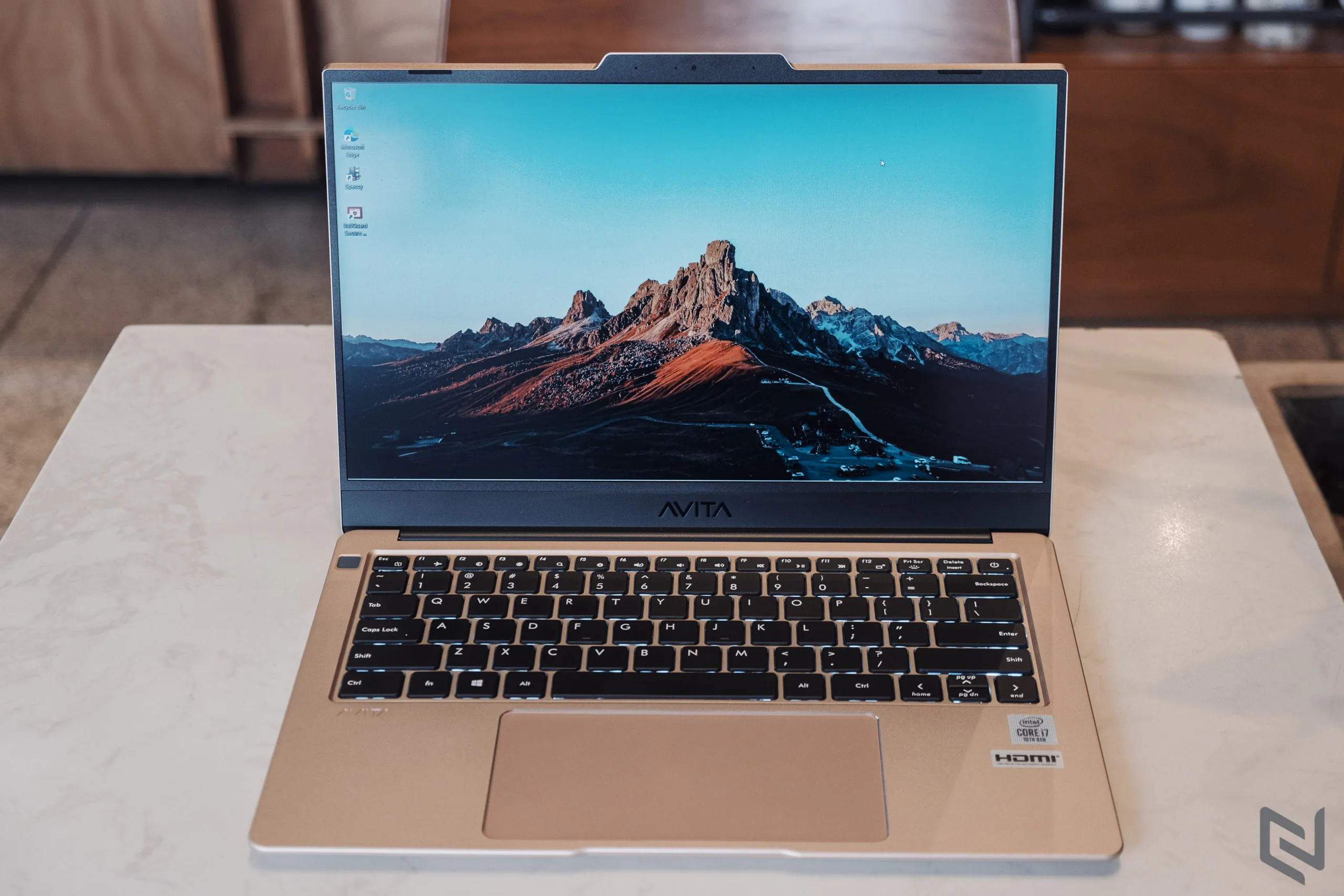 Trên tay laptop Avita Liber V14