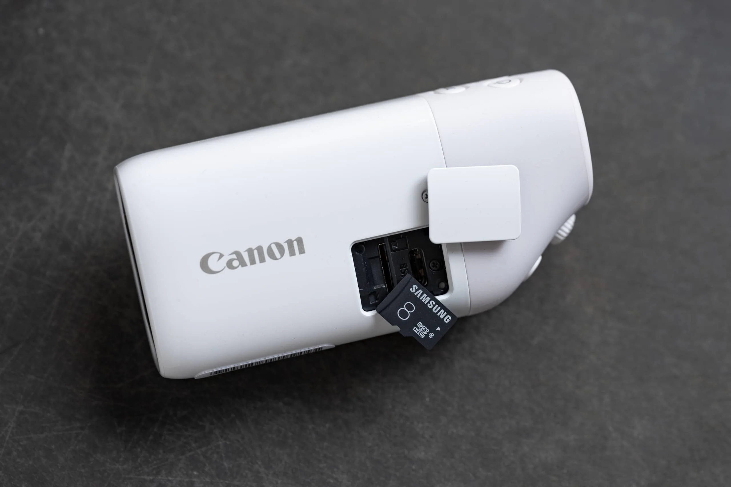 Canon ra mắt máy ảnh PowerShot Zoom nhỏ gọn, giống ống nhòm và có khả năng zoom 400mm