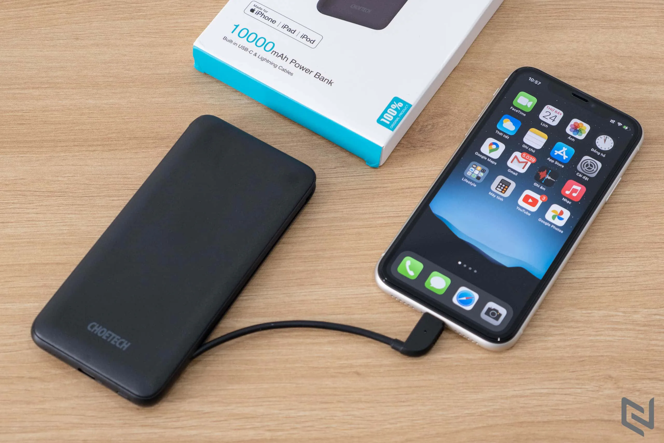 Trên tay sạc dự phòng CHOETECH PD Power Bank 10000mAh, có sẵn cáp Lightning MFI và USB-C 18W