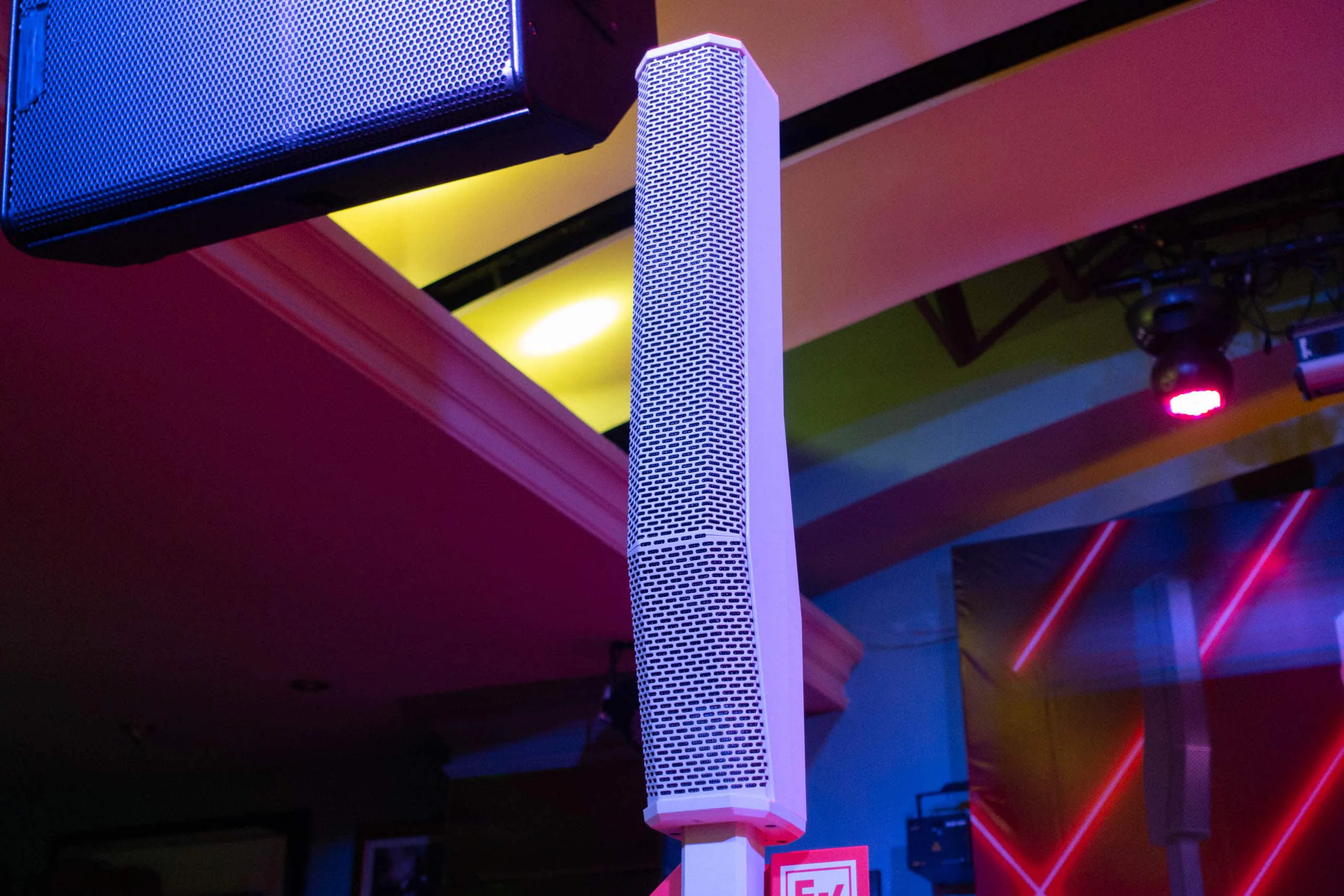 Electro-Voice chính thức ra mắt hệ thống loa cột EVOLVE 30M tại Việt Nam