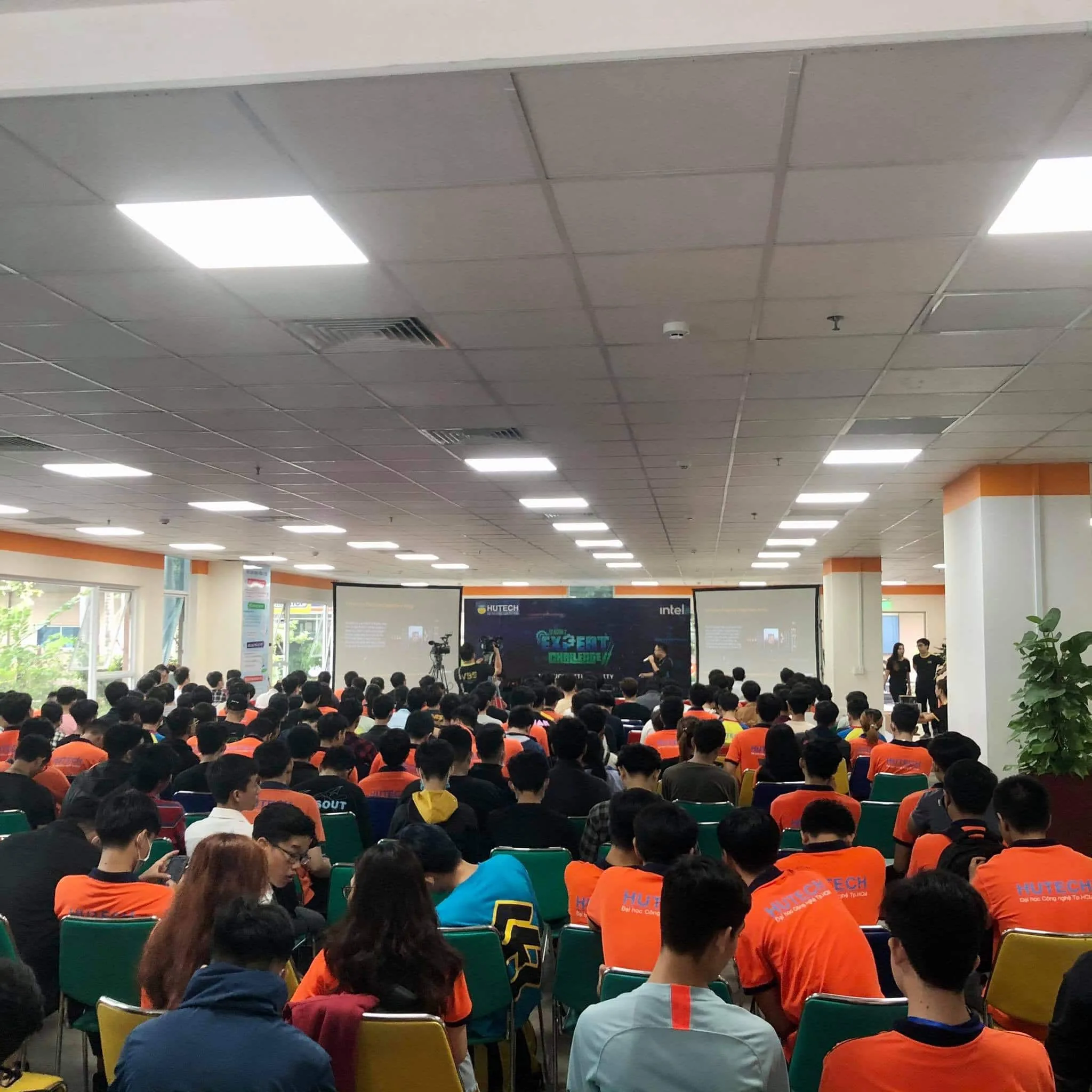 Expert Challenge 2020 thu hút hơn 1000 sinh viên tham dự
