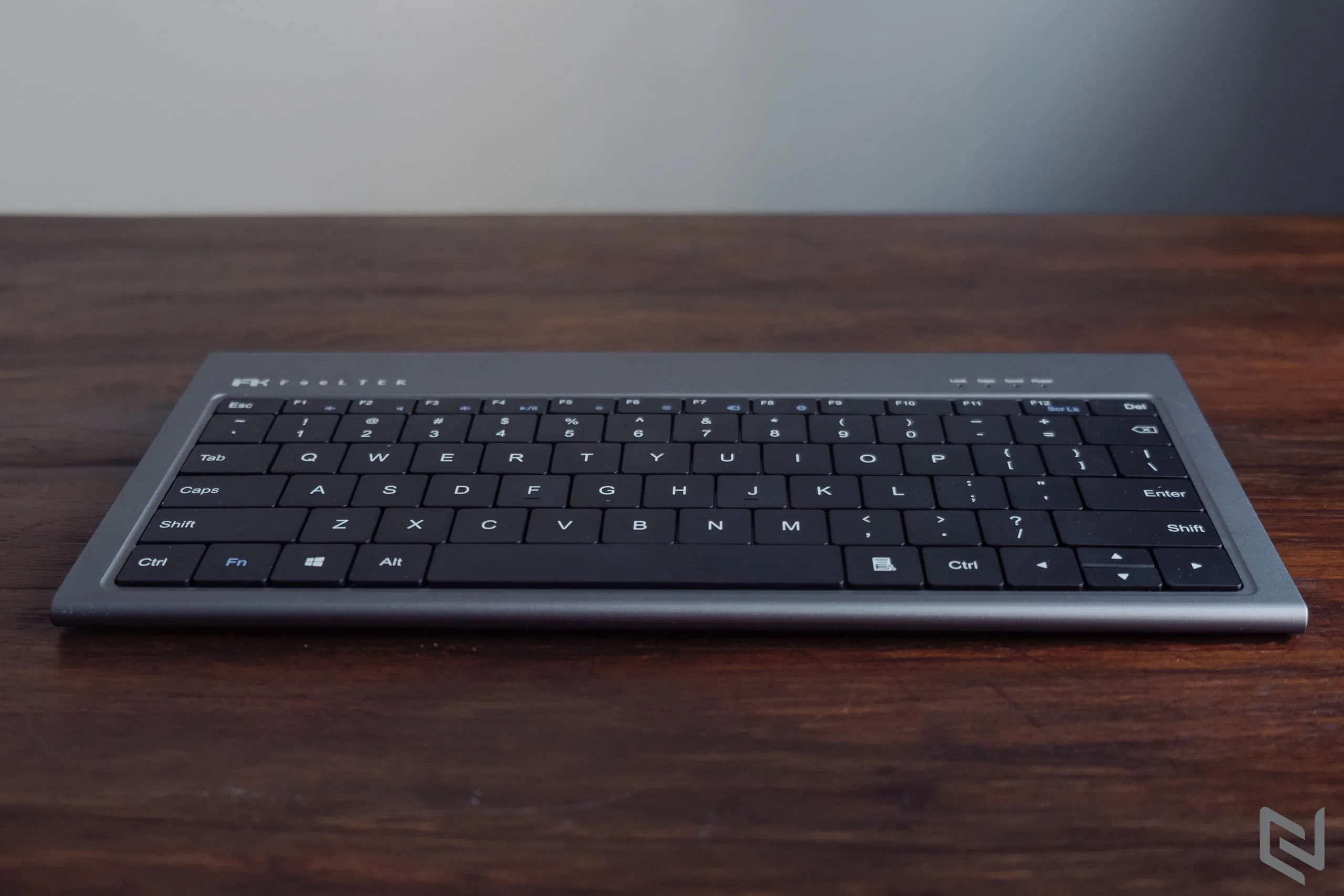 Trên tay bàn phím kiêm bộ chia cổng 11 in 1 USB-C Keyboard Hub từ Feeltek