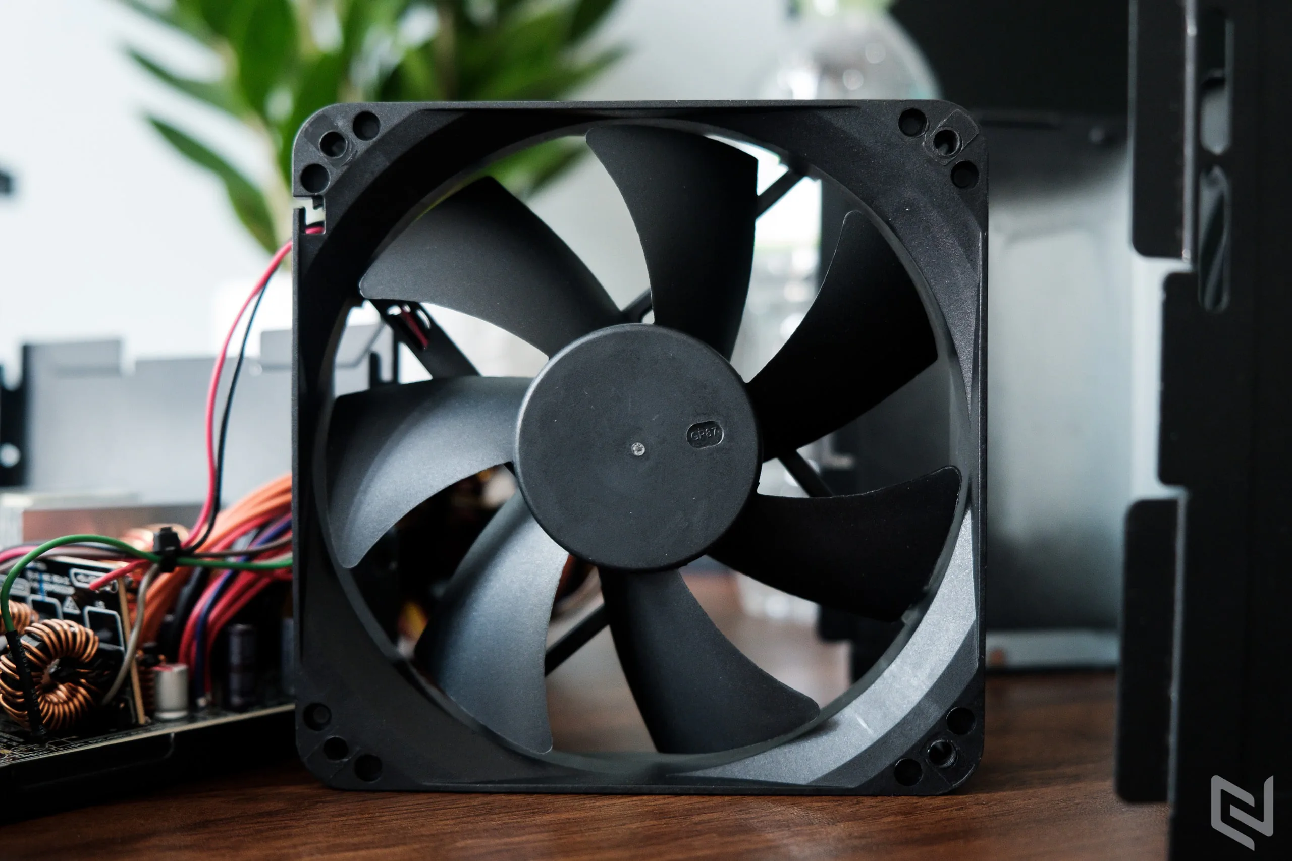 Trên tay bộ nguồn FSP HV Pro 550W: Hoàn thiện tốt, chắc chắn và công suất 550W chuẩn 80 Plus