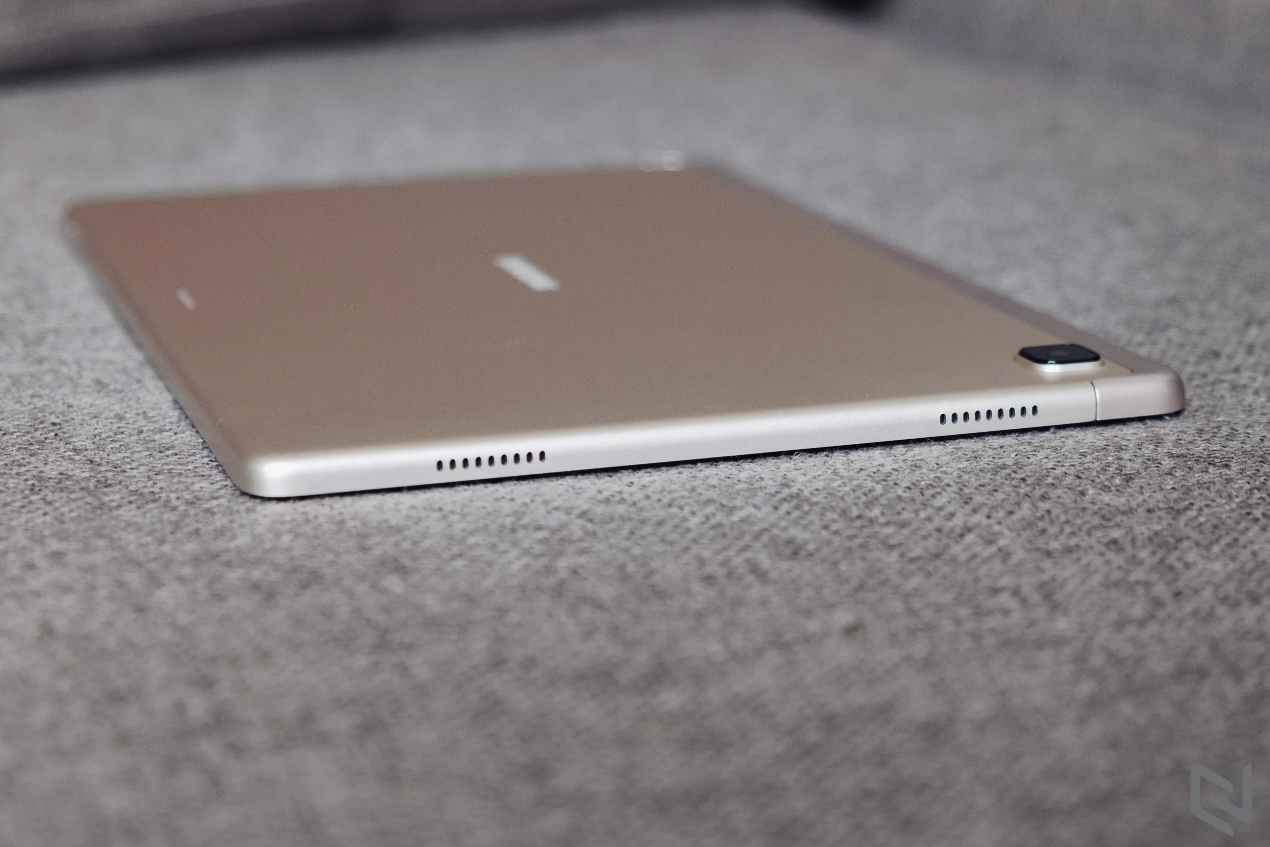 Trên tay máy tính bảng Galaxy Tab A7, đáp ứng đủ nhu cầu làm việc và giải trí, giá tầm trung