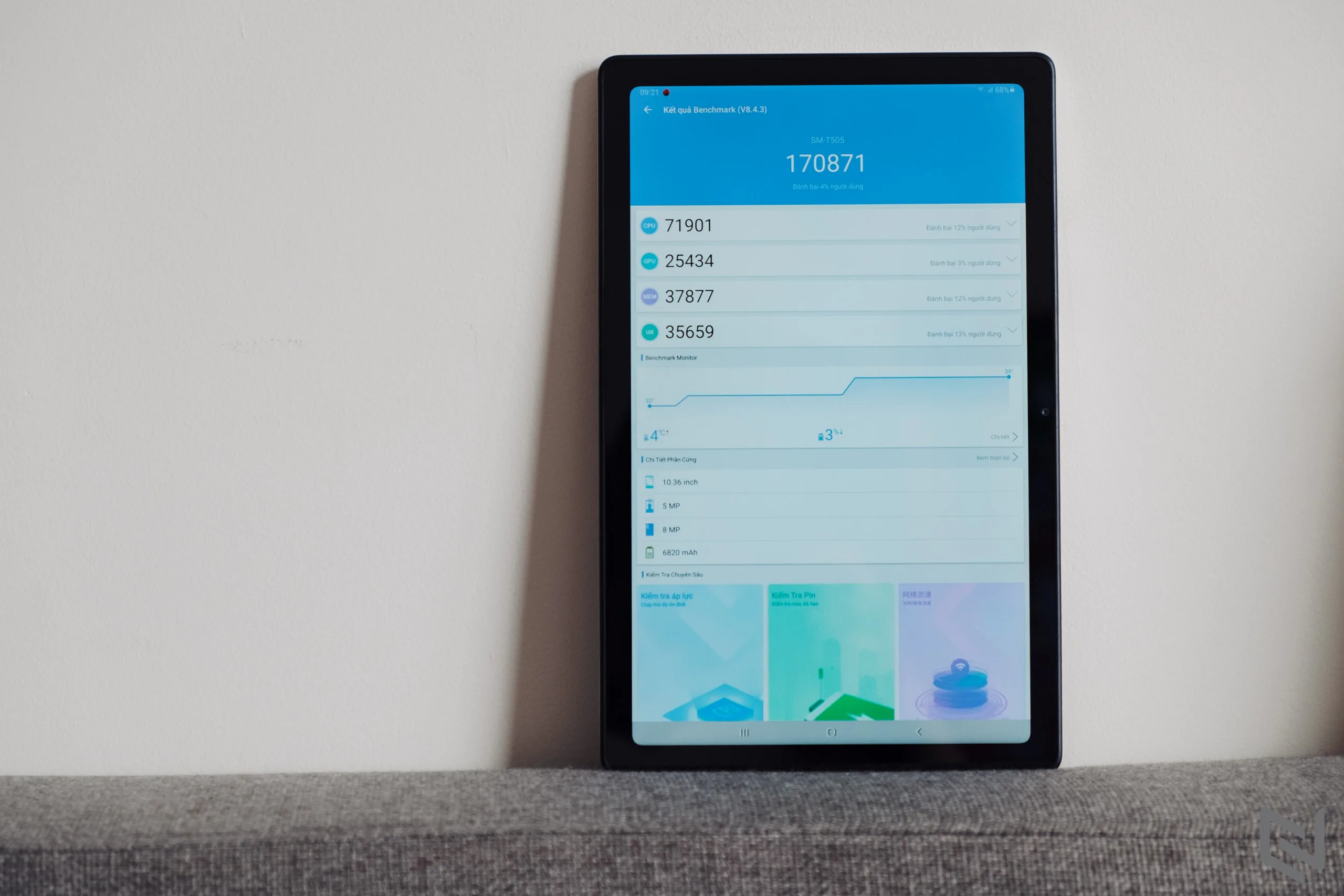 Trên tay máy tính bảng Galaxy Tab A7, đáp ứng đủ nhu cầu làm việc và giải trí, giá tầm trung