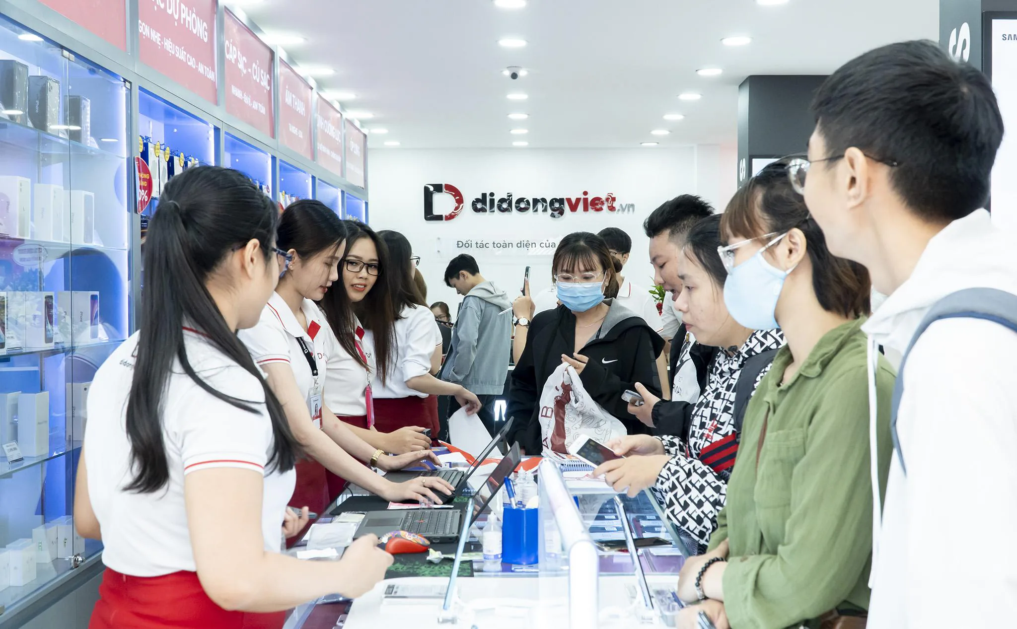 Cập nhật bảng giá iPhone cũ ngày 14/10. iPhone 12 chính thức ra mắt với 4 phiên bản