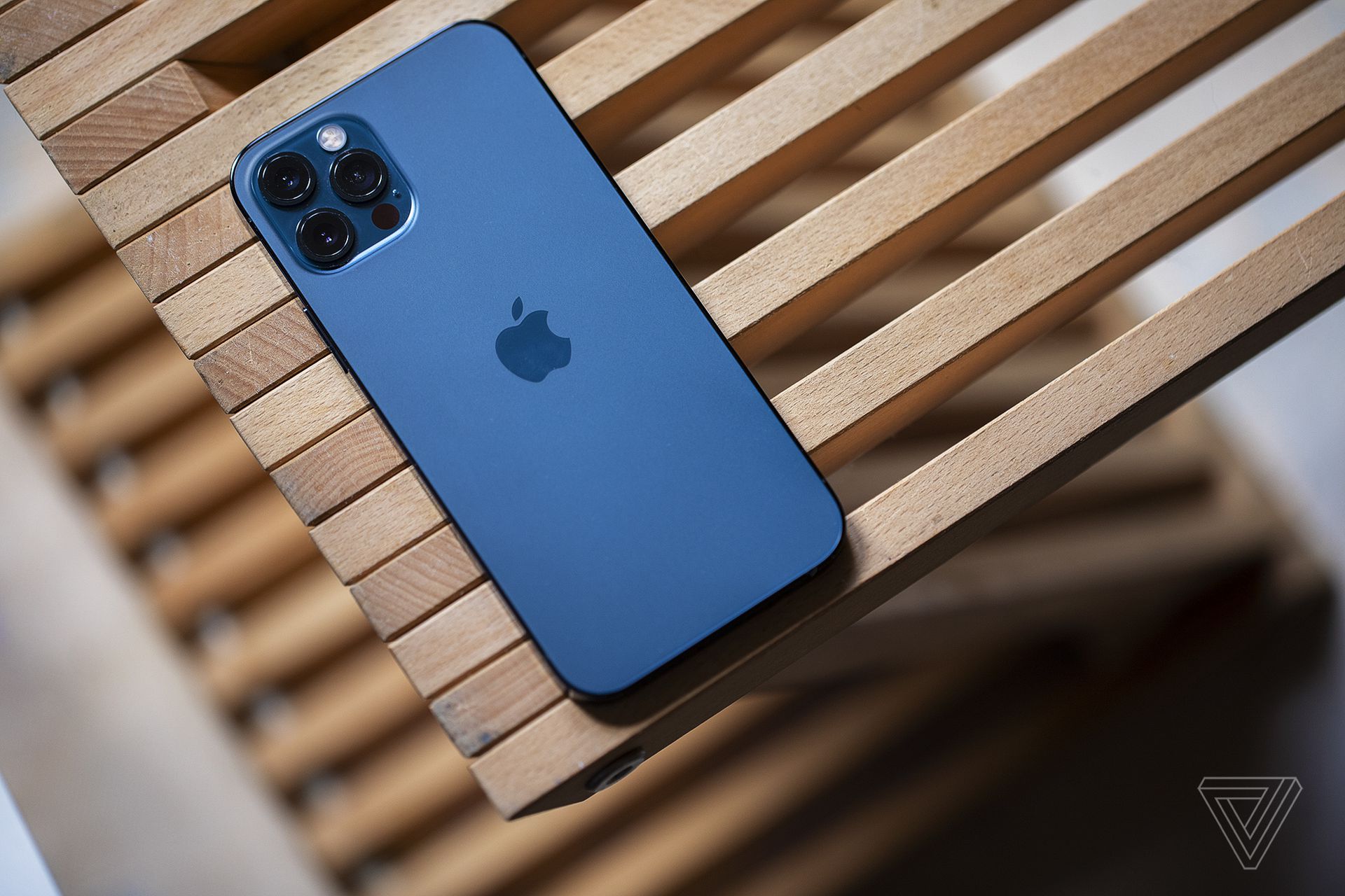 iPhone 12 giá hợp lý hay do người dùng Việt ngày càng có điều kiện hơn?