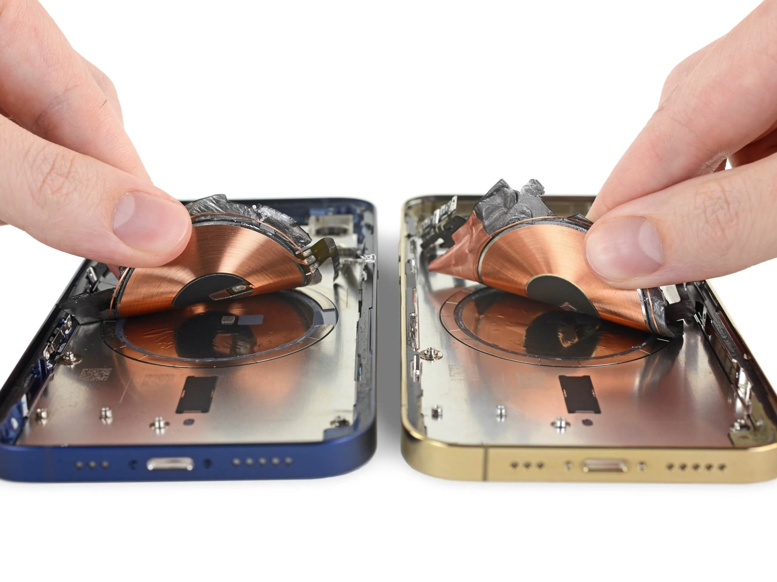 Tháo tung iPhone 12, iPhone 12 Pro và sạc MagSafe cùng iFixit