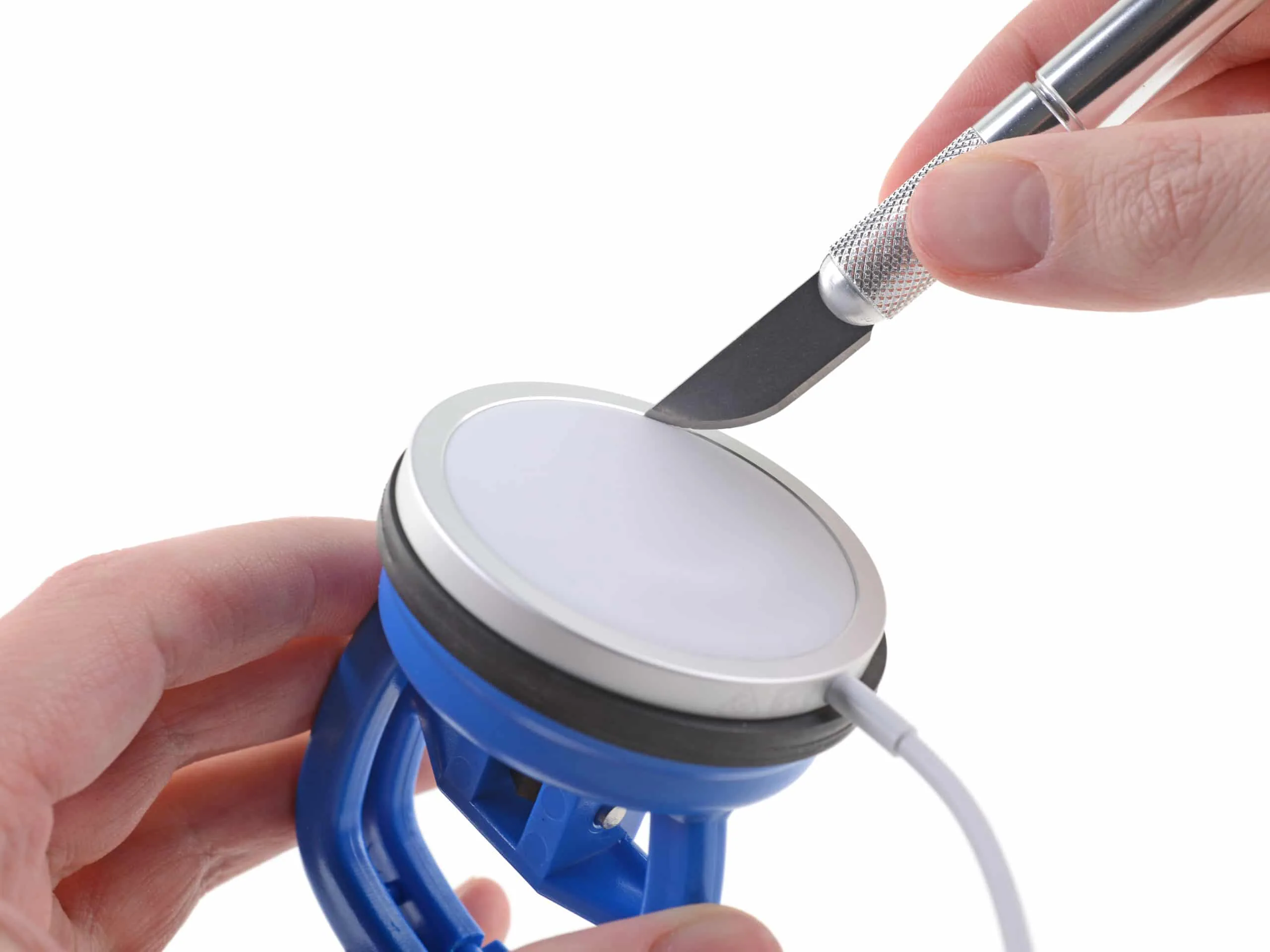Tháo tung iPhone 12, iPhone 12 Pro và sạc MagSafe cùng iFixit