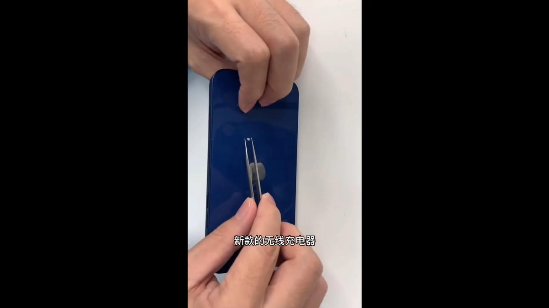 Video tháo tung iPhone 12 đầu tiên xuất hiện cho thấy cách Apple làm thiết bị mỏng hơn và nhẹ hơn