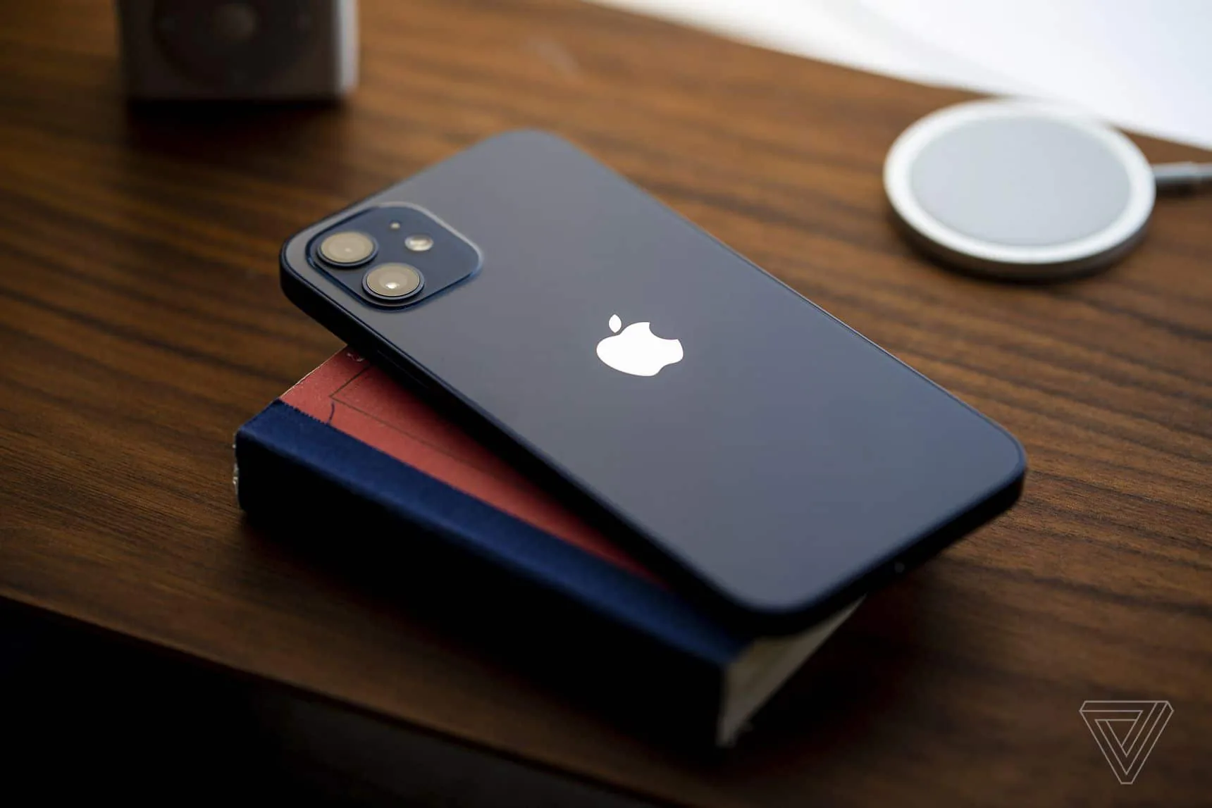 iPhone 12 giá hợp lý hay do người dùng Việt ngày càng có điều kiện hơn?