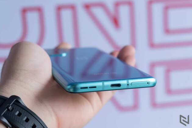 Mở hộp OnePlus 8T 5G: Hoàn thiện cao cấp, chip Snapdragon 865 có 5G, màn hình 120Hz, sạc nhanh 65W và 4 camera xịn