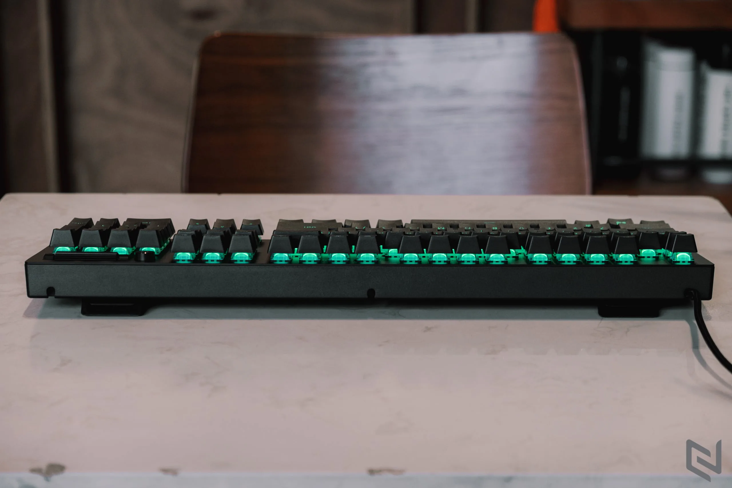 Trên tay Razer BlackWidow V3, vỏ switch trong suốt mới mang đến hiệu ứng ánh sáng rực rỡ hơn