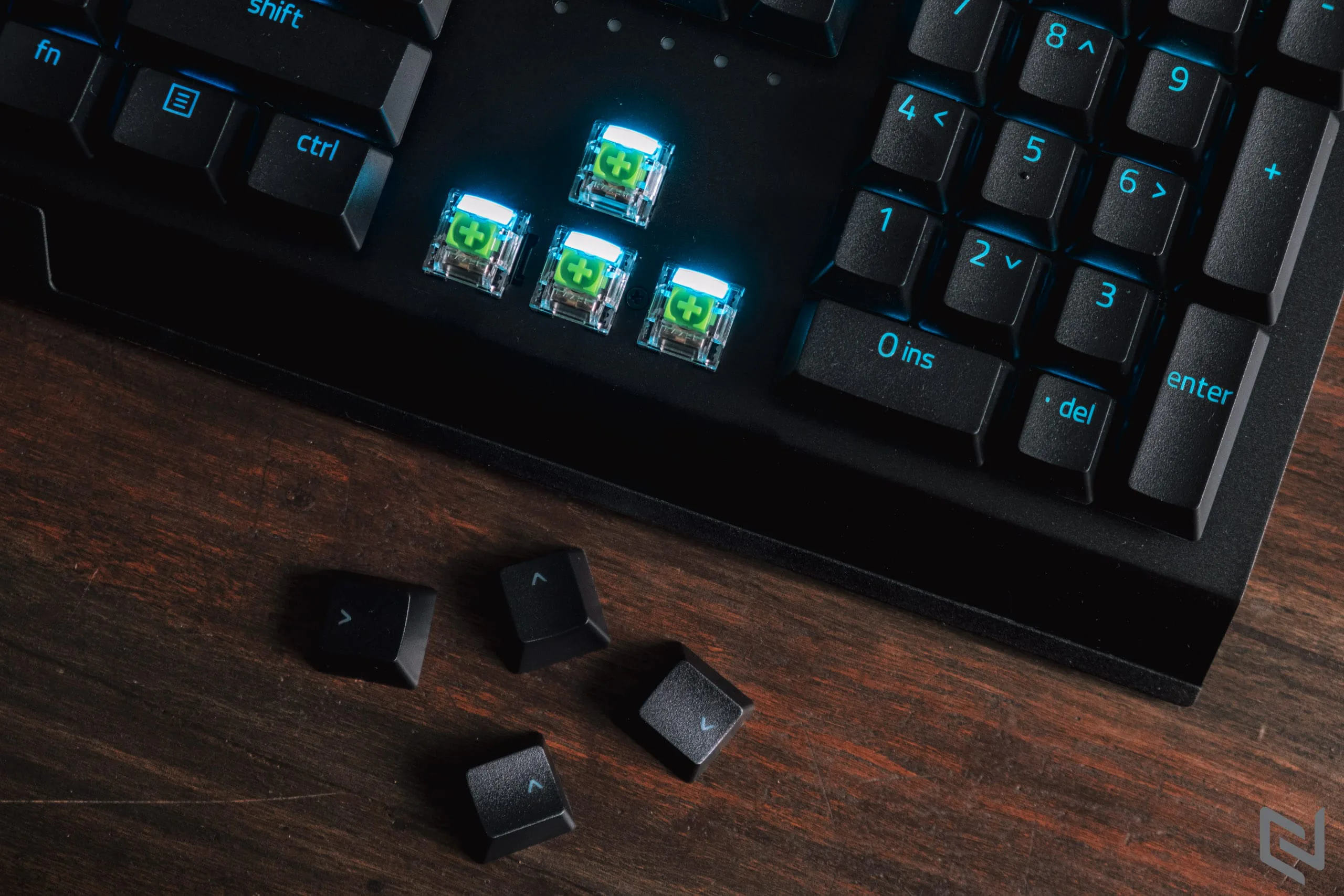 Trên tay Razer BlackWidow V3, vỏ switch trong suốt mới mang đến hiệu ứng ánh sáng rực rỡ hơn