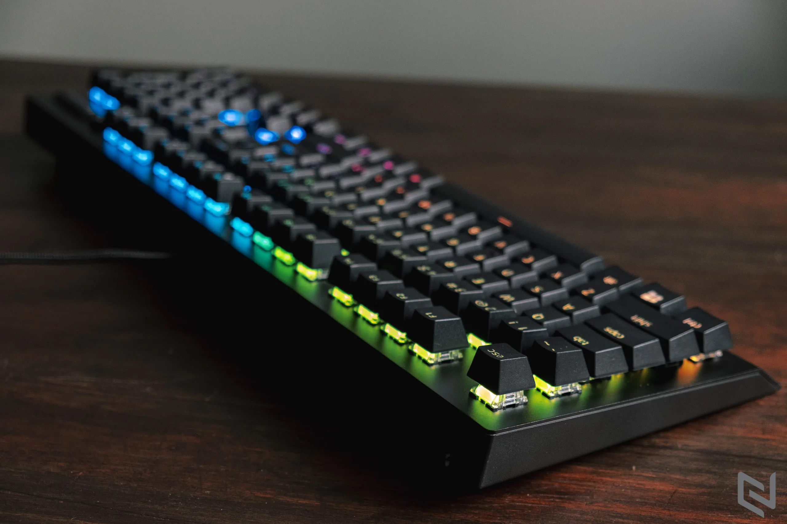 Trên tay Razer BlackWidow V3, vỏ switch trong suốt mới mang đến hiệu ứng ánh sáng rực rỡ hơn