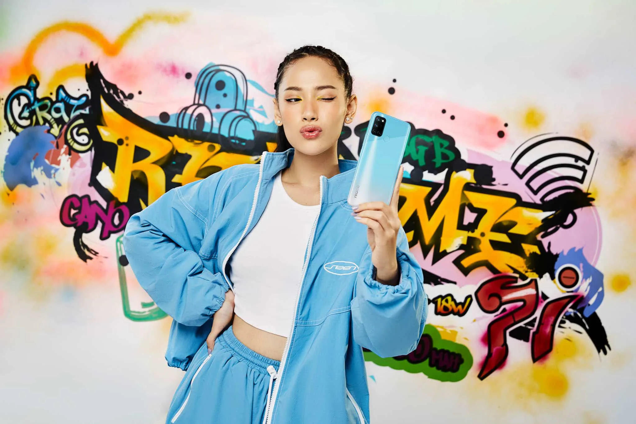 Cara xuất hiện thanh lịch và năng động cùng realme 7i với bộ quà tặng pre-order trị giá 1,098,000 VND