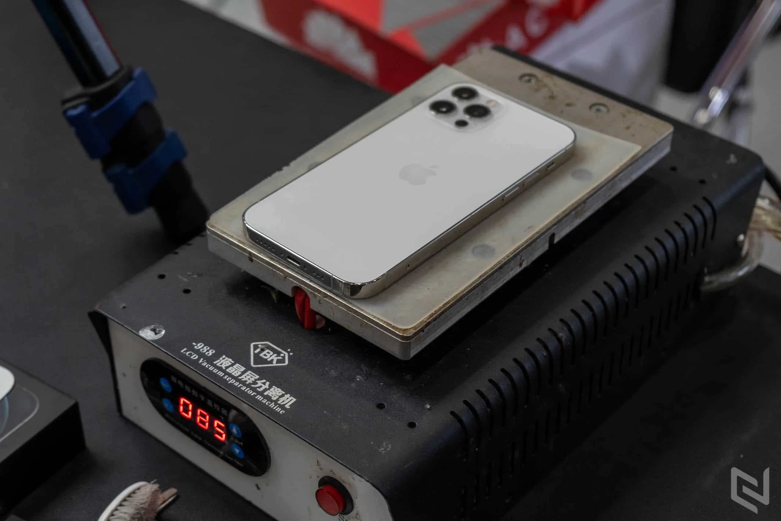 Cùng Điện Thoại Vui khám phá nội thất iPhone 12 Pro vừa về Việt Nam