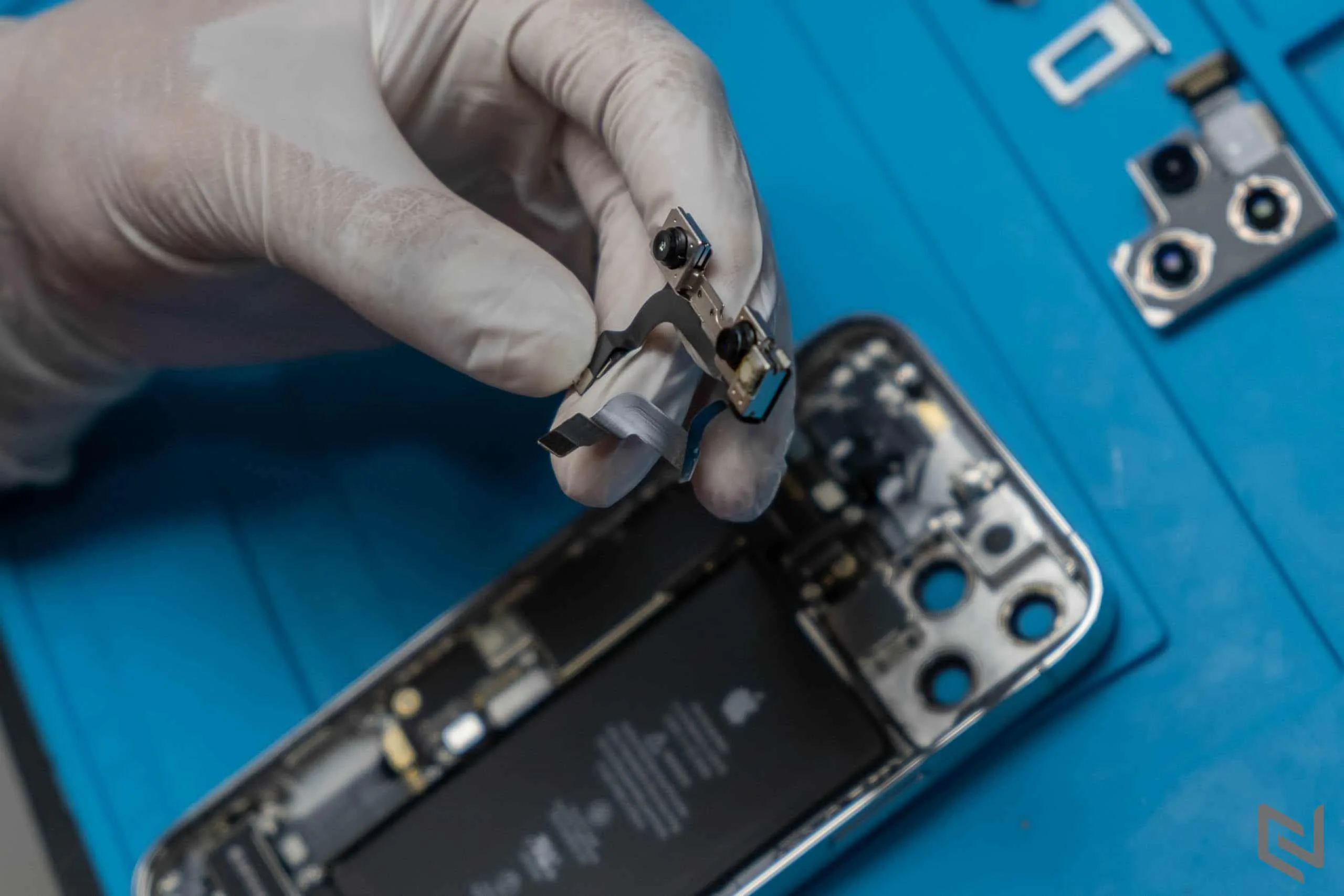 Cùng Điện Thoại Vui khám phá nội thất iPhone 12 Pro vừa về Việt Nam