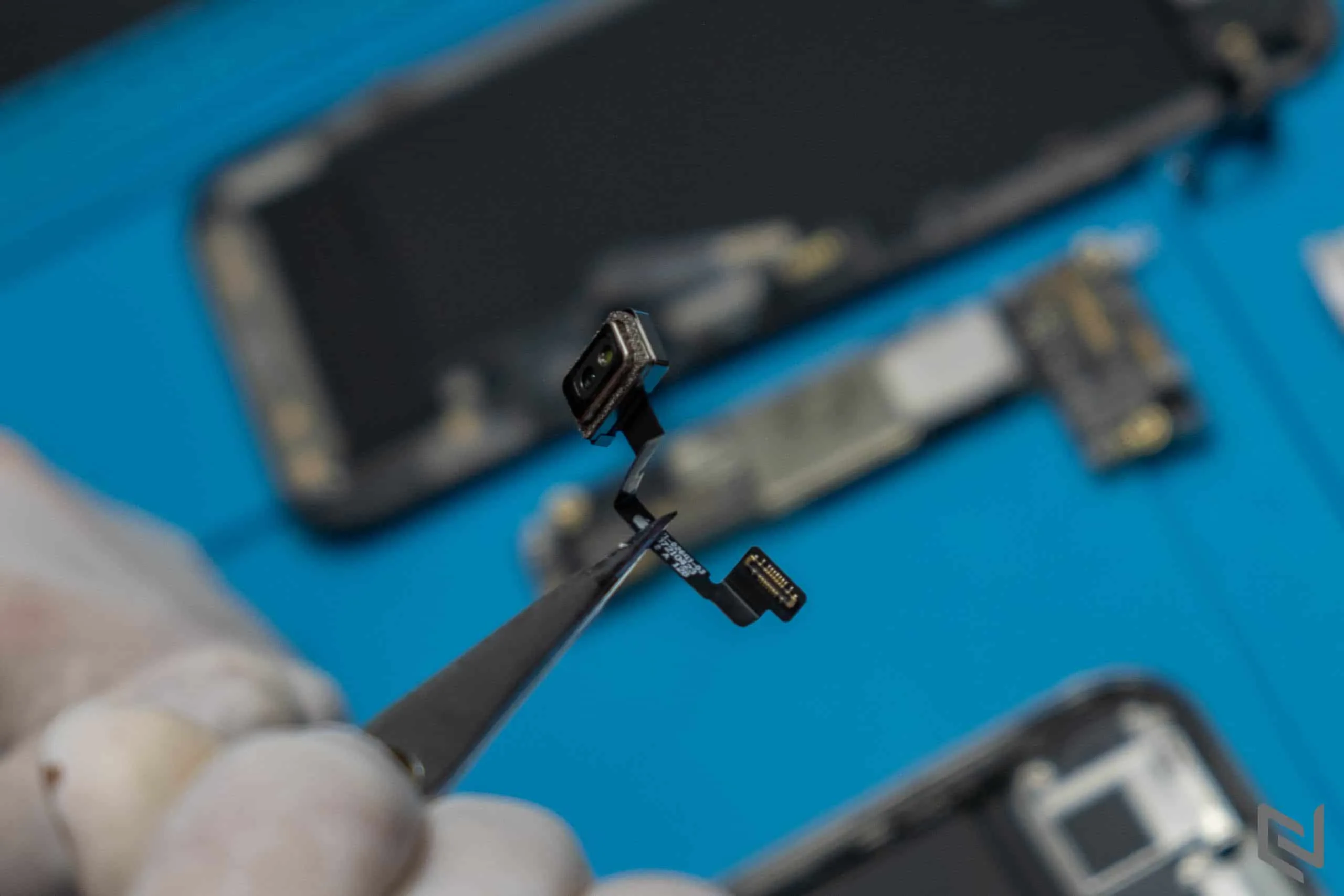 Cùng Điện Thoại Vui khám phá nội thất iPhone 12 Pro vừa về Việt Nam