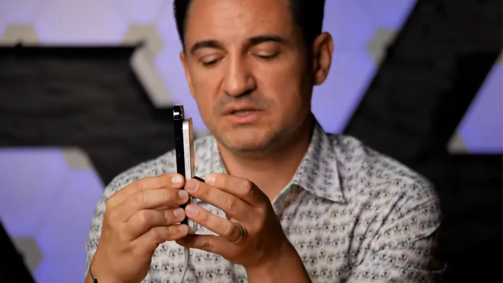 Video trên tay iPhone 12 Mini