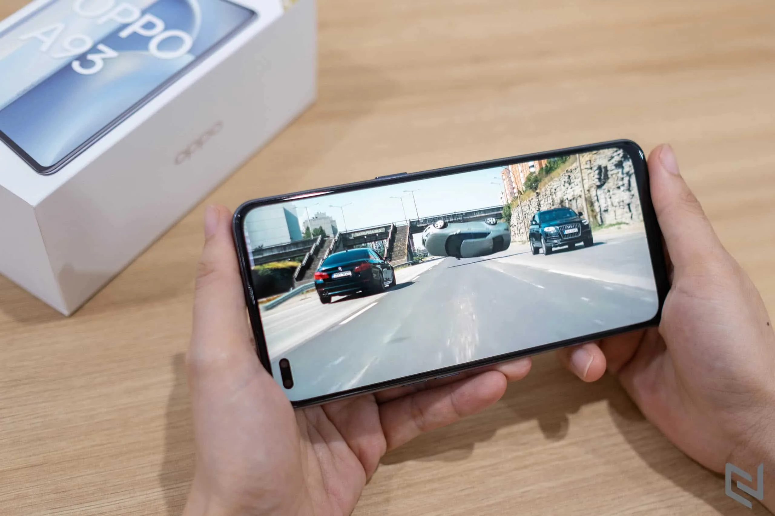 Mở hộp OPPO A93: 6 camera AI, thiết kế thời trang, bộ nhớ lớn
